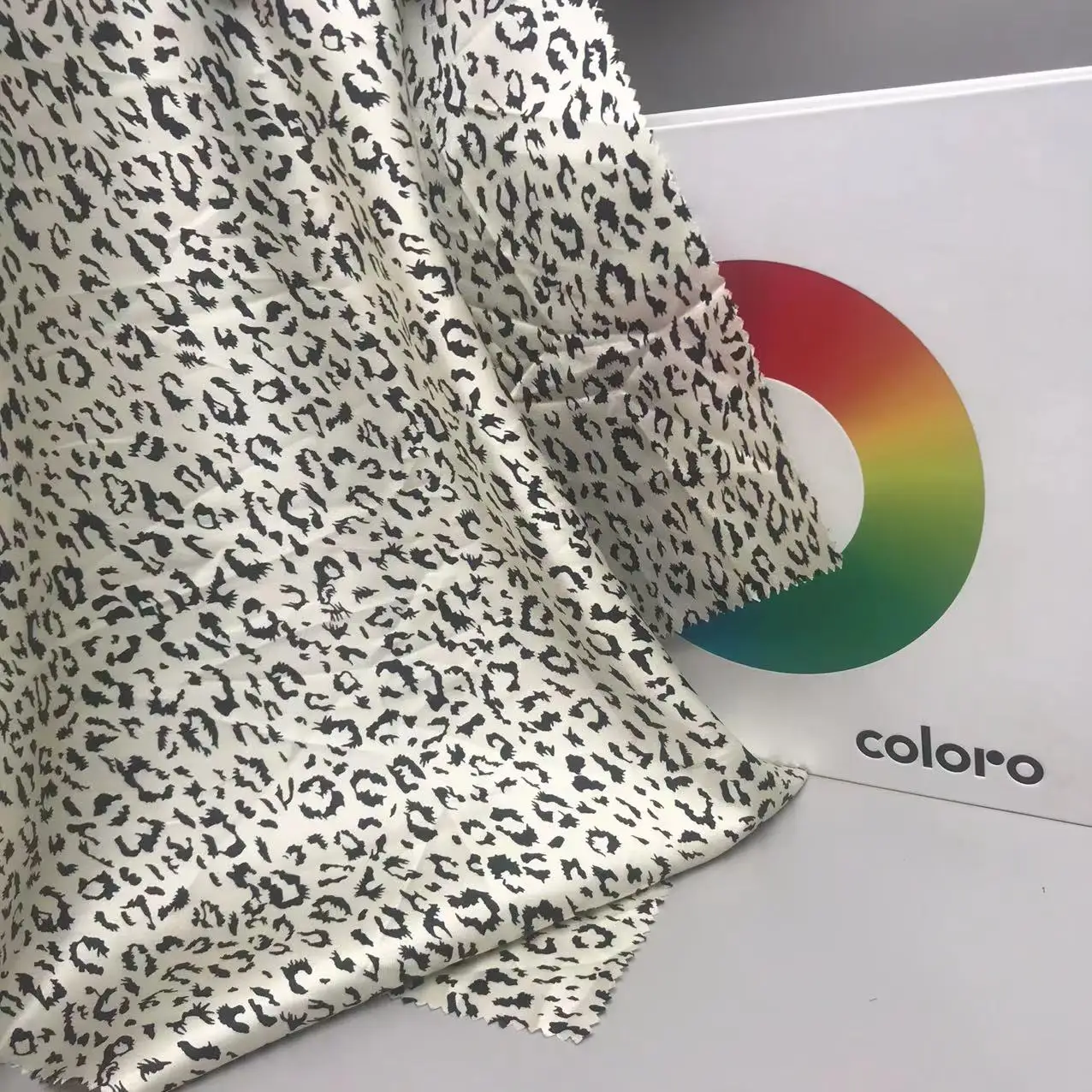 Professional 100% Polyester Leopard Printed Satin Fabric For Spring and Summer  Dressing