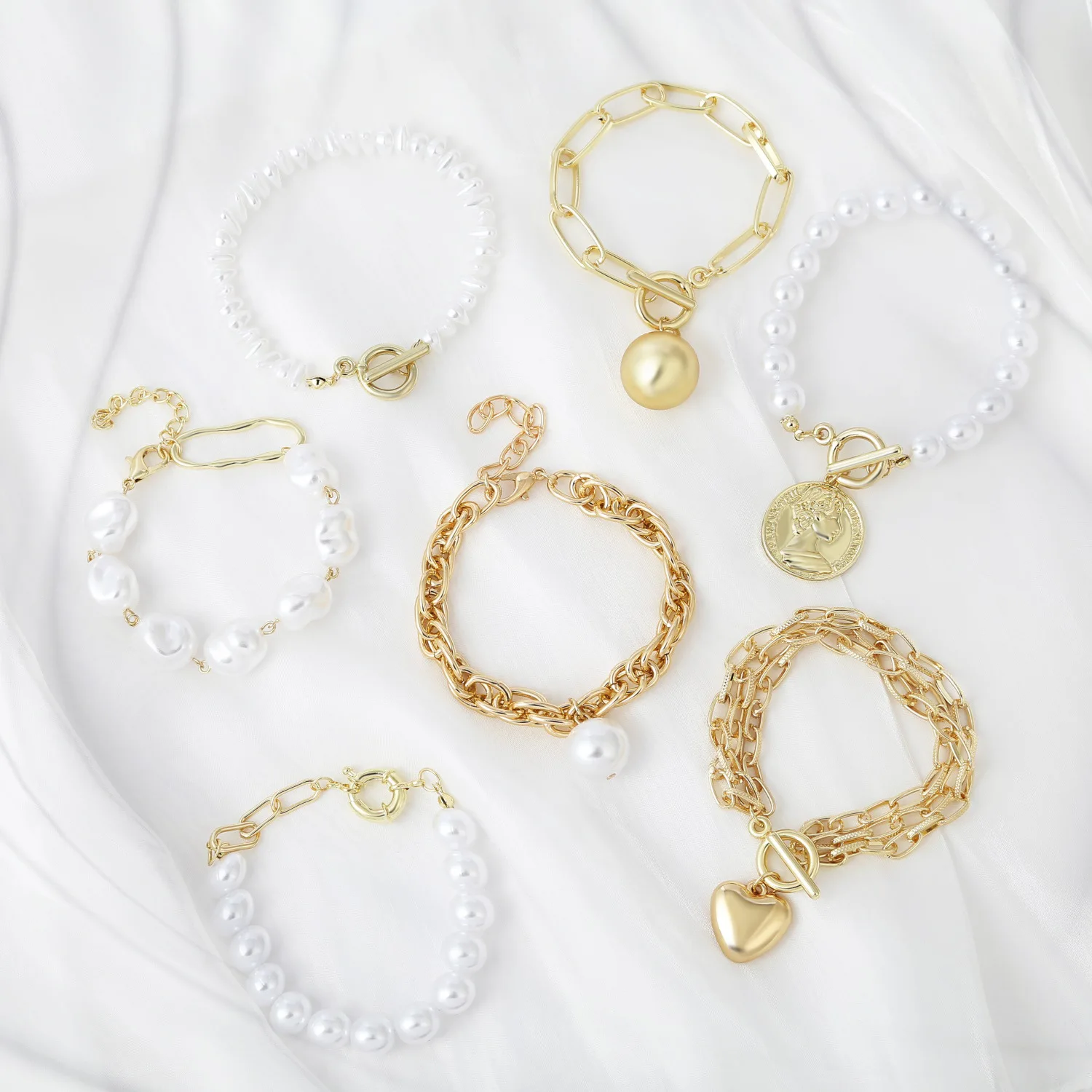 European and American hot selling retro fashion jewelry Bohemian ins style niche design baroque pearl women bracelet