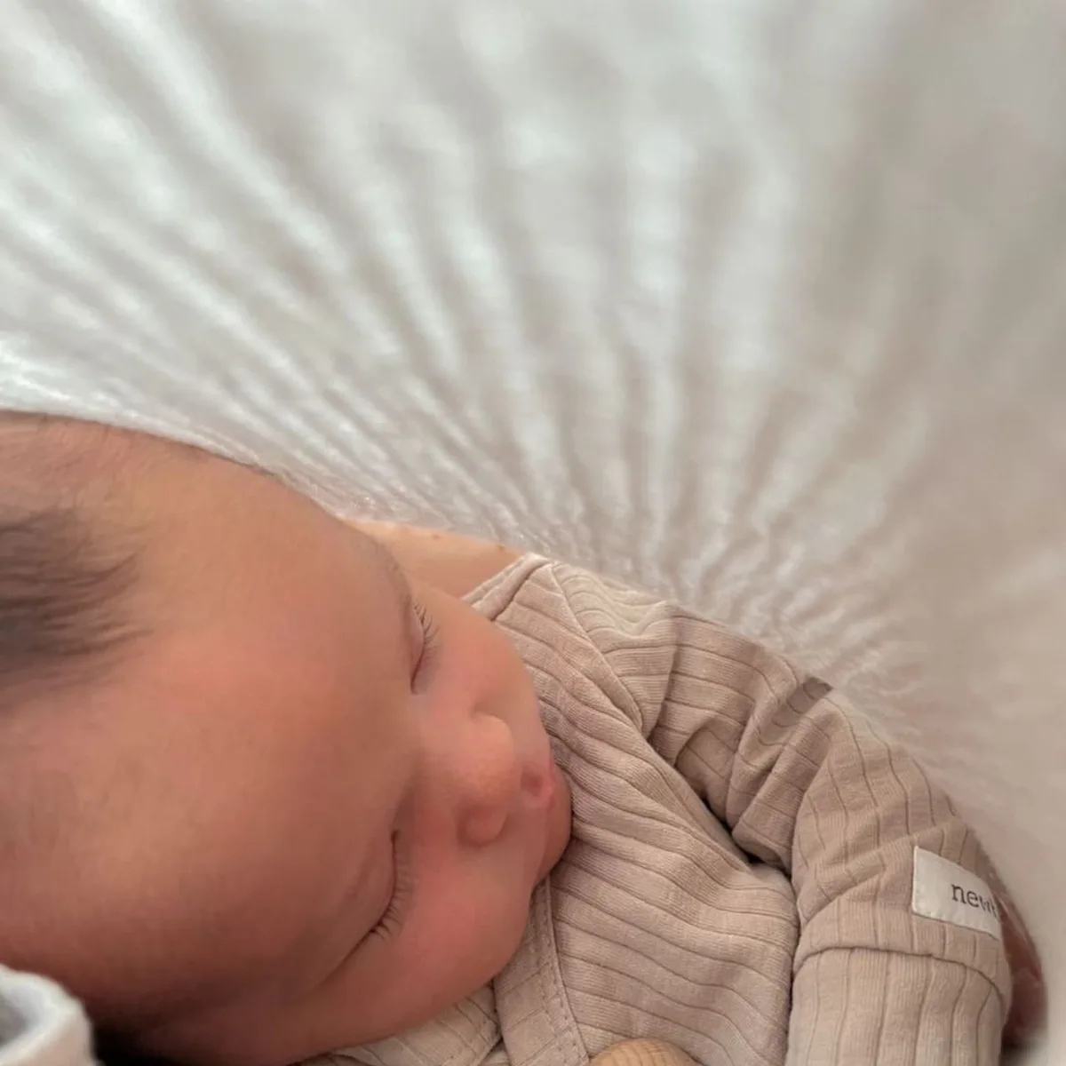 Kangobaby Wholesale Muslin Breast Feeding Apron Shawl  Breathable 100% Cotton Breastfeeding Cover with Rigid Hoop for Mother