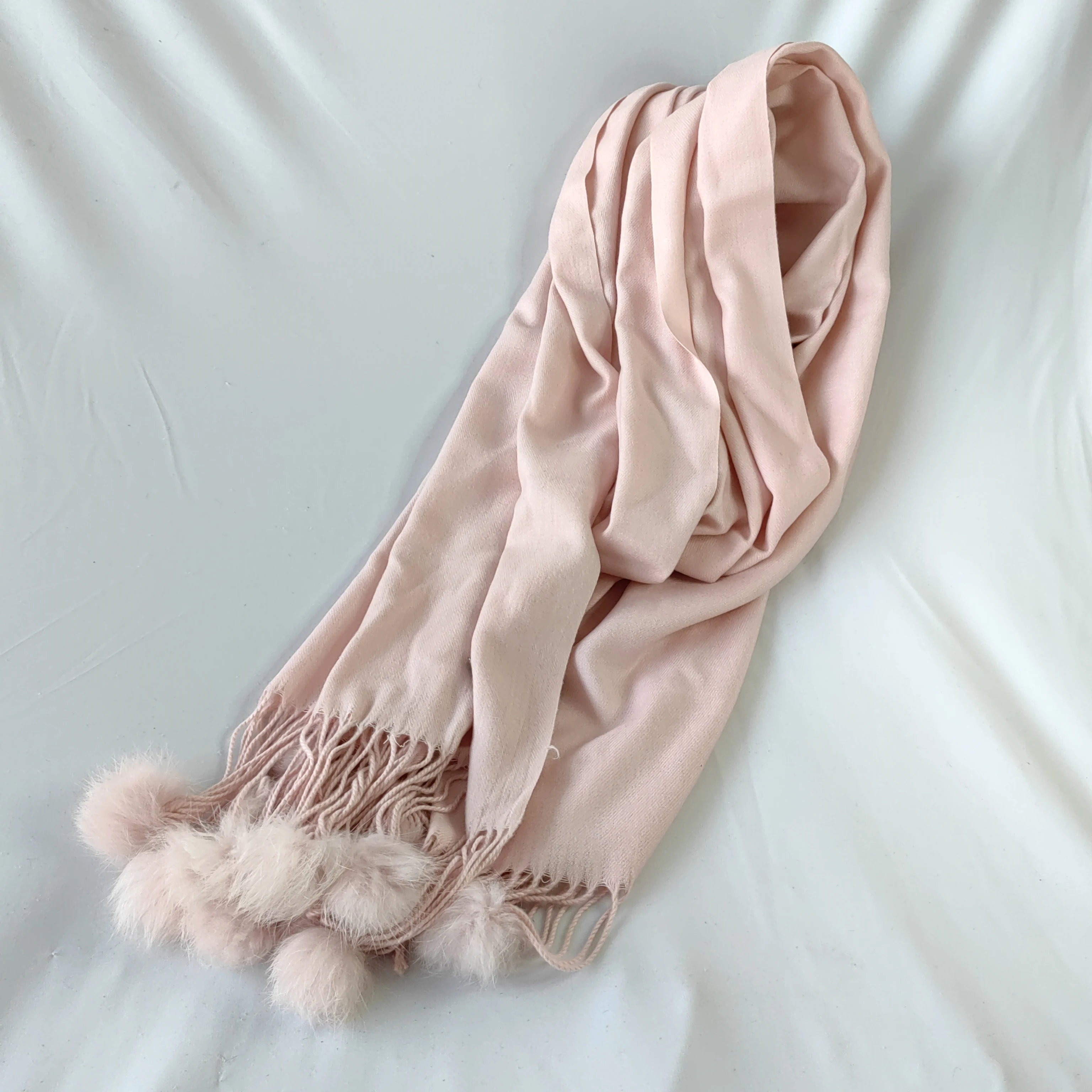 Wholesale custom outdoor scarves many pompoms knitted fabric scarves