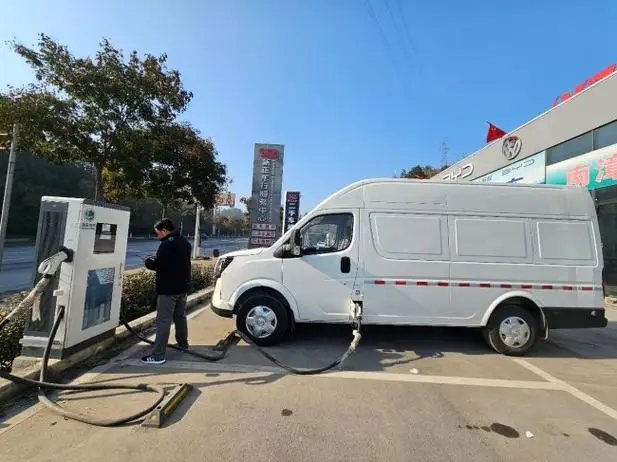 30% Deposit of Brand New Made in China by Dongfeng Yufeng V9E Affordable 4x2 550km Range EV Cargo Van Shuttle EV Bus on Sale