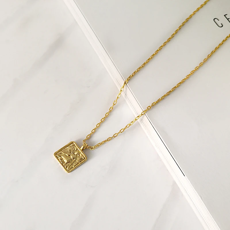 Square Portrait Necklaces for Women Gold Medallion Layering Necklaces Minimalist Necklaces