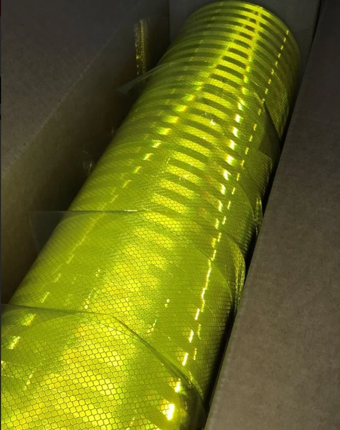 Fluorescent Yellow Reflective Sheet Diamond Grade Reflective Sheeting Roll for Traffic Signs