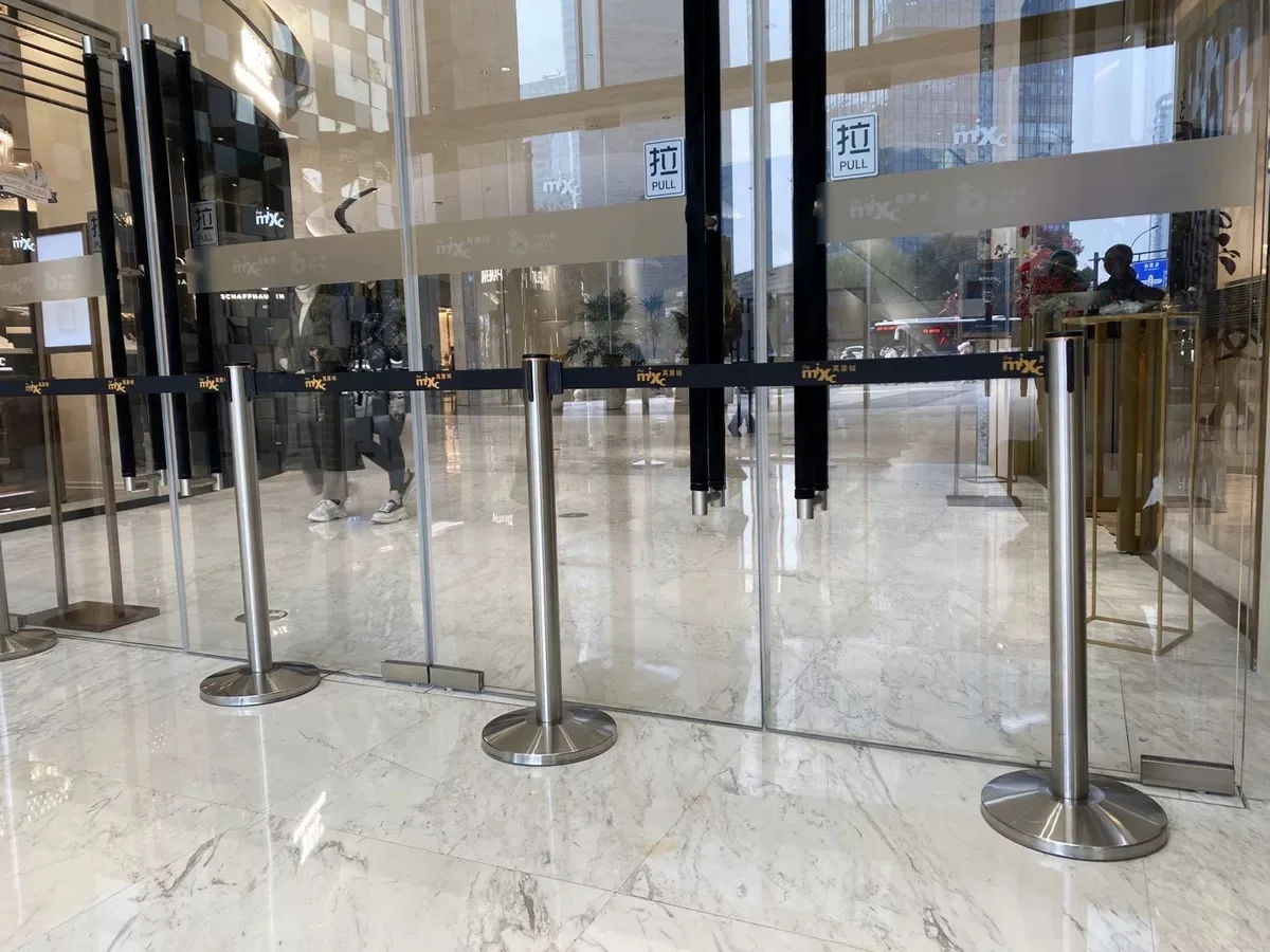 Retractable belt Barrier Stand For Supermarket Waiting Queue Line Crowd Control