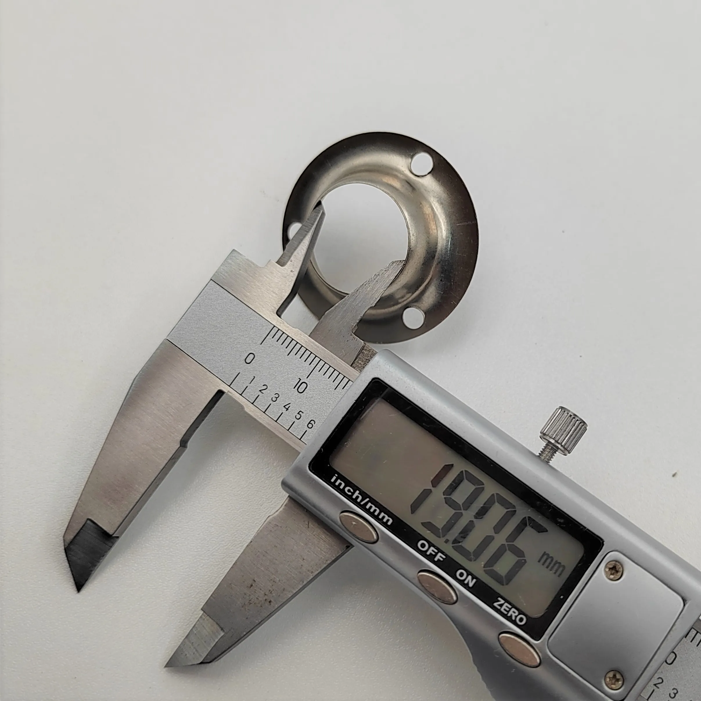 high-quality Economic Furniture Tube Holder 19mm Wardrobe Pipe Flange Wardrobe Hanger Clamp Round