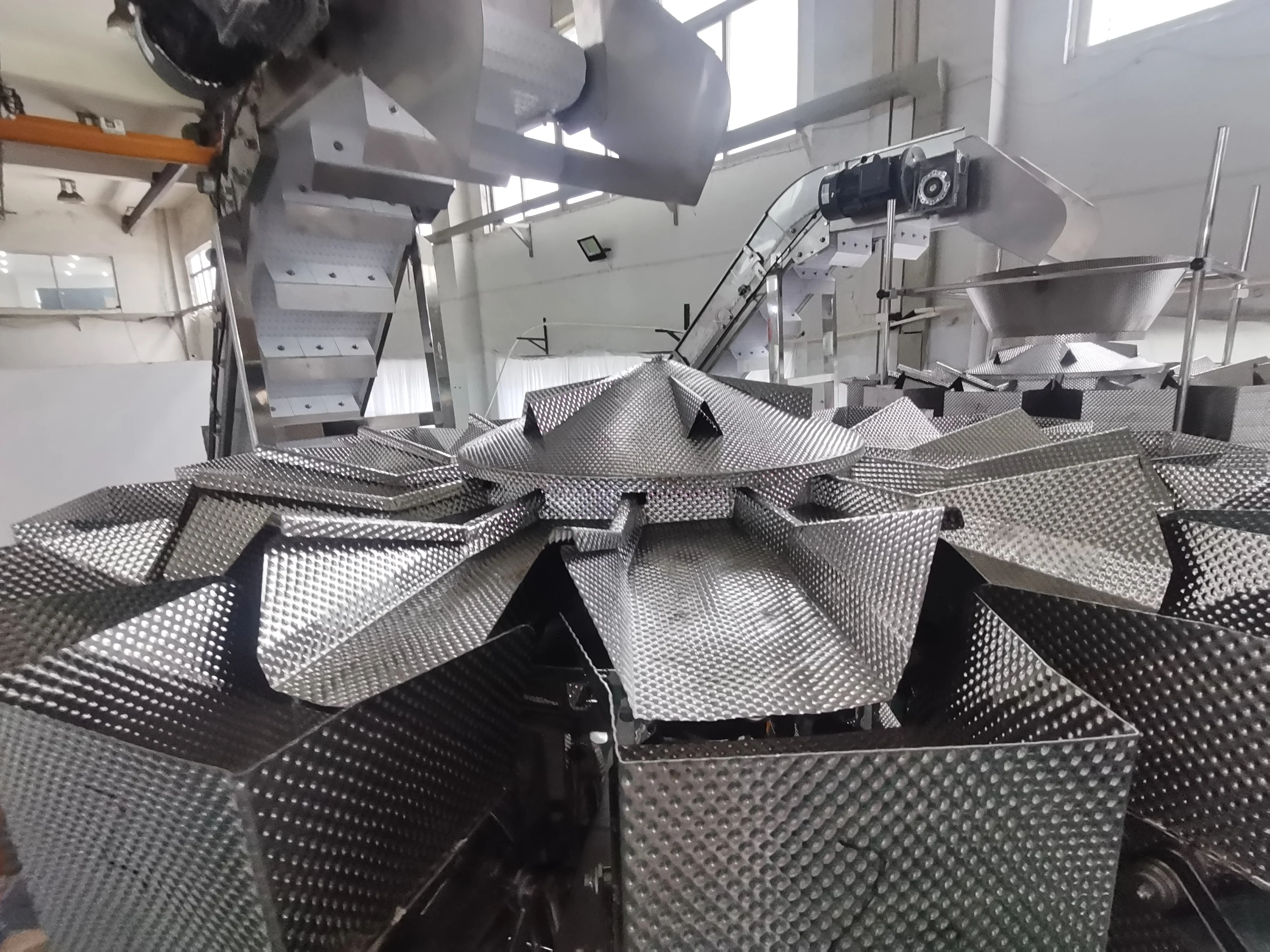 Автоматическая упаковочная машина для взвешивания куриных крыльев 20-2000 г