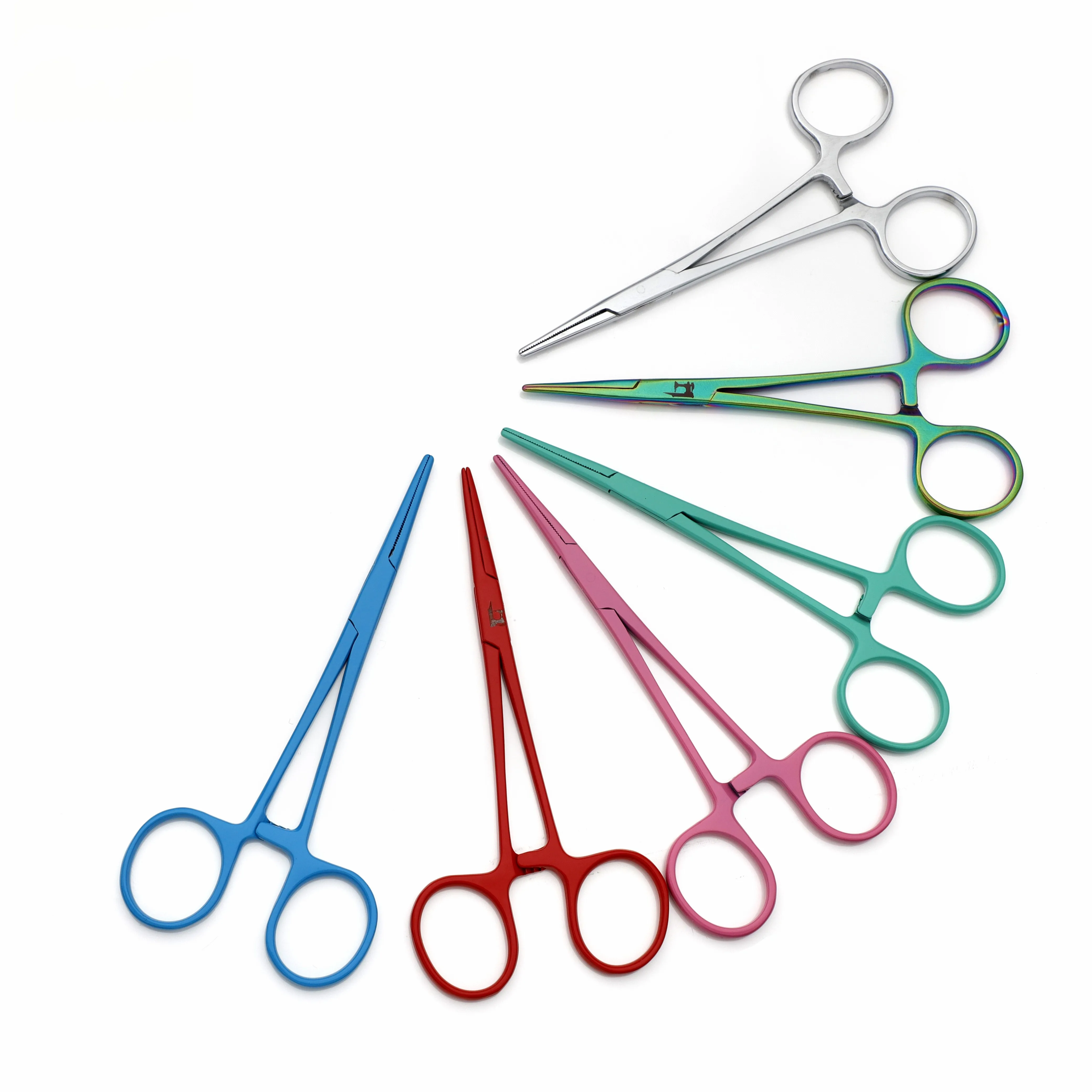 Виды гемостатических щипцов для хирургической операции и ухода за домашними животными