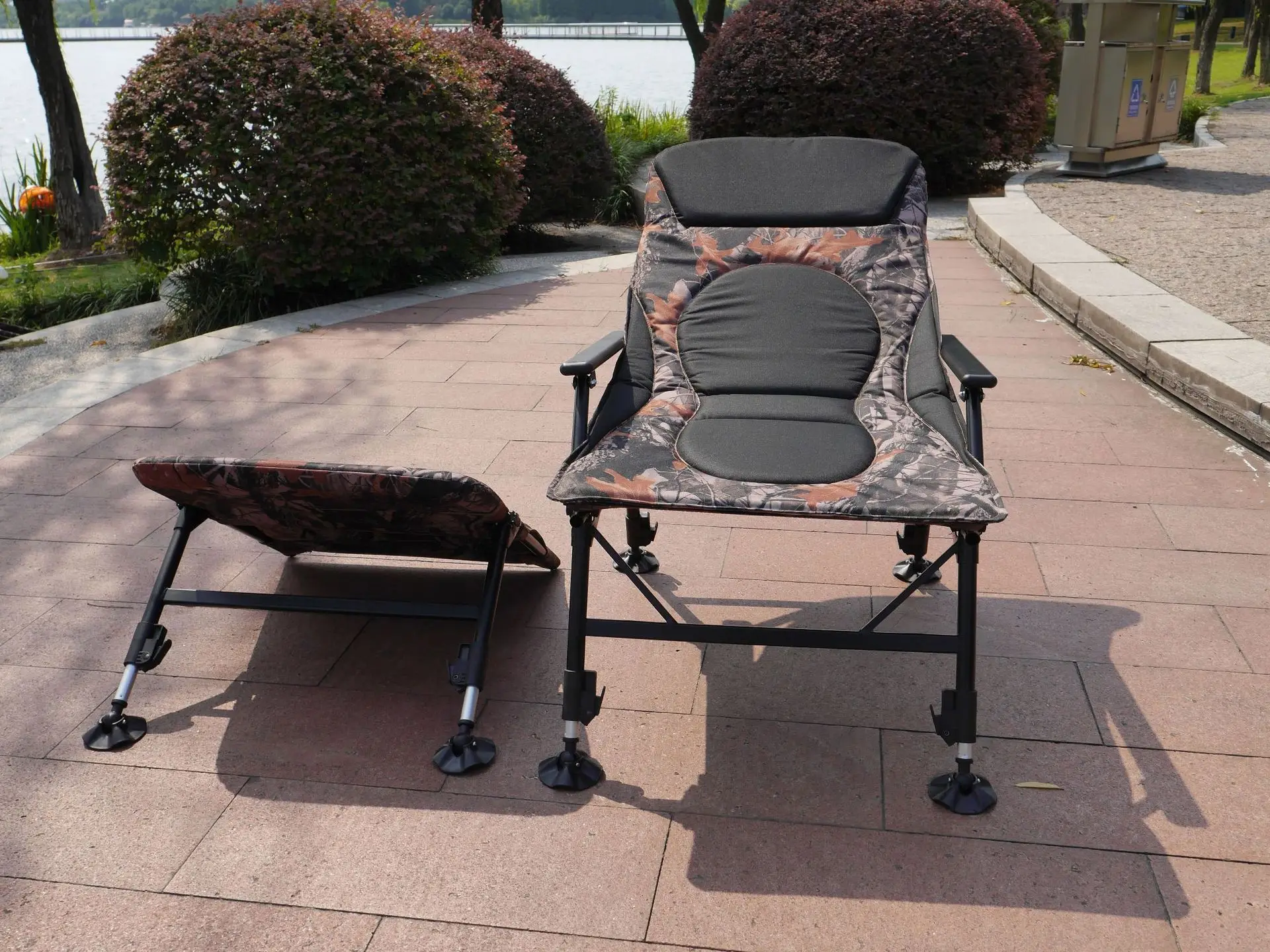 Wholesale portable Outdoor Aluminum Iron Campng Recliner Low Seat Foldable Fishing Lounge Chair