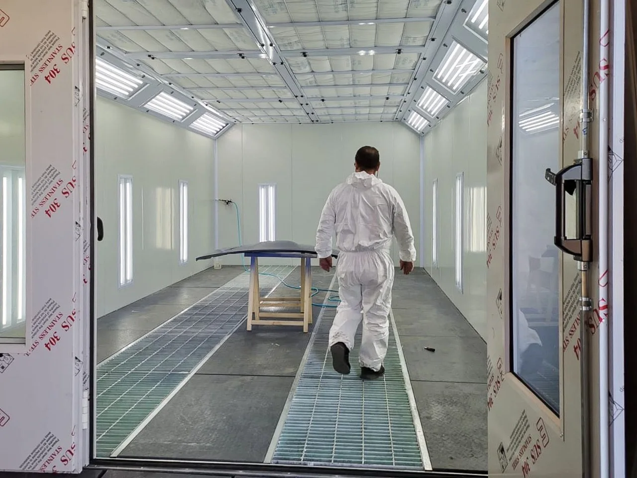 Electric/ Diesel heating Car Spray Booth  7m*4m*3.2m Gas heating paint room Car paint booth Car baking Oven