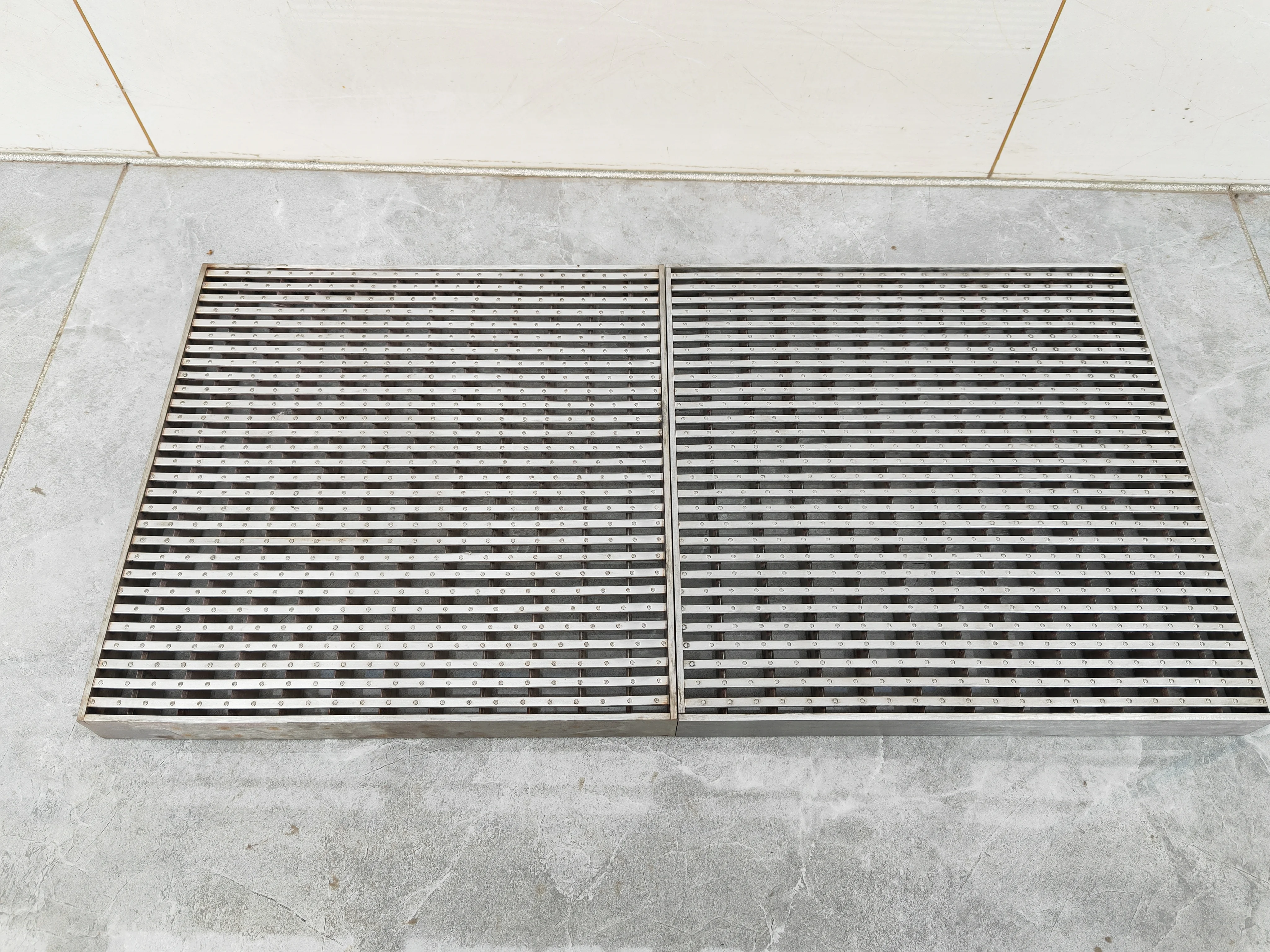 Factory Prices Professional Manufacturer Stainless Steel Decorative Mesh Floor Leakage For Partition