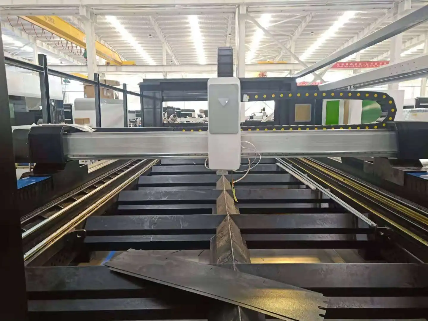China Manufacture Direct Supply Gweike 6025 Stainless Steel Bevel 12KW Fiber Laser Cutting Machine For Metal