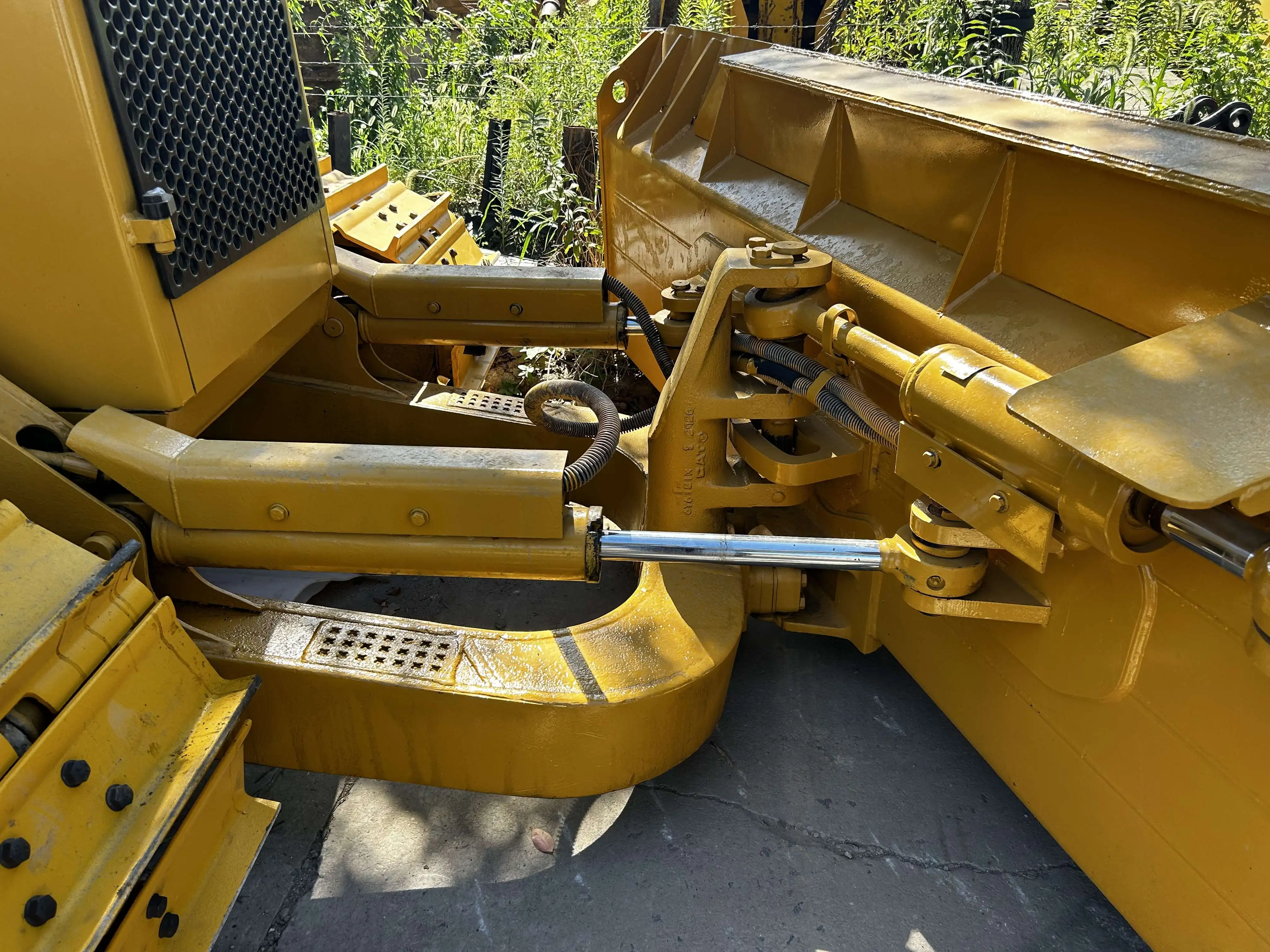 Подержанный Caterpillar сертифицированный подержанный погрузчик для кошек бульдозер дорожный роликовый грейдер вилочный кран землеройный резиновый трек