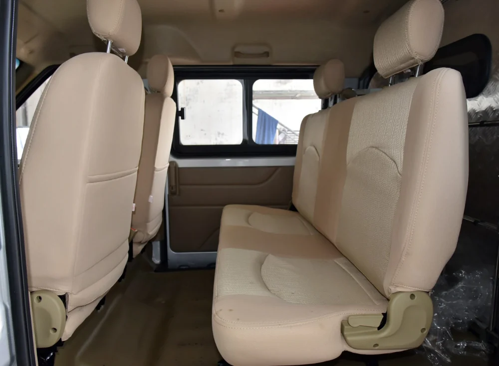 RHD Gasoline Mini Van with 7-11 Seats for Sale