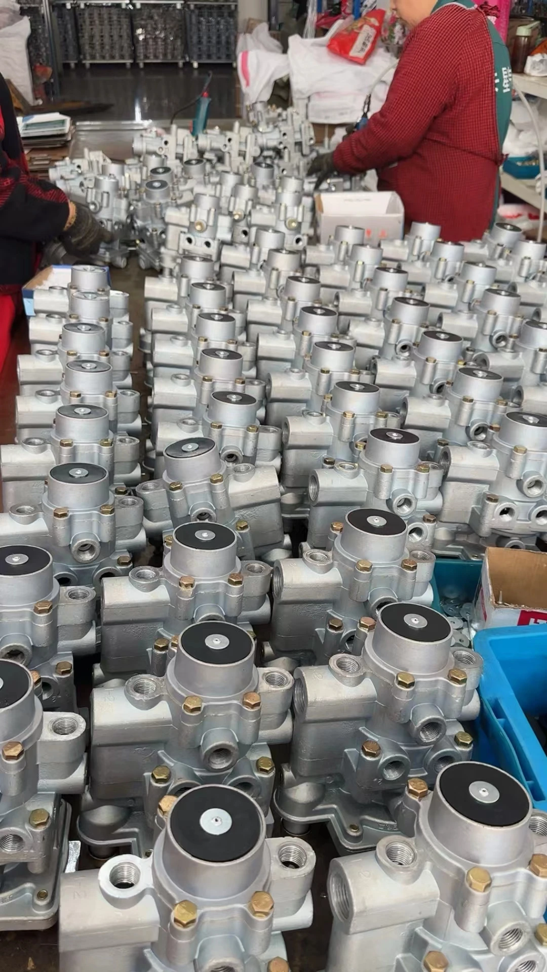 Hot Sale  Relay Valve 9730110000 For DAF MERCEDES VOLVO SCANIA MAN IVECO NEOPLAN European Heavy Truck Spare Parts