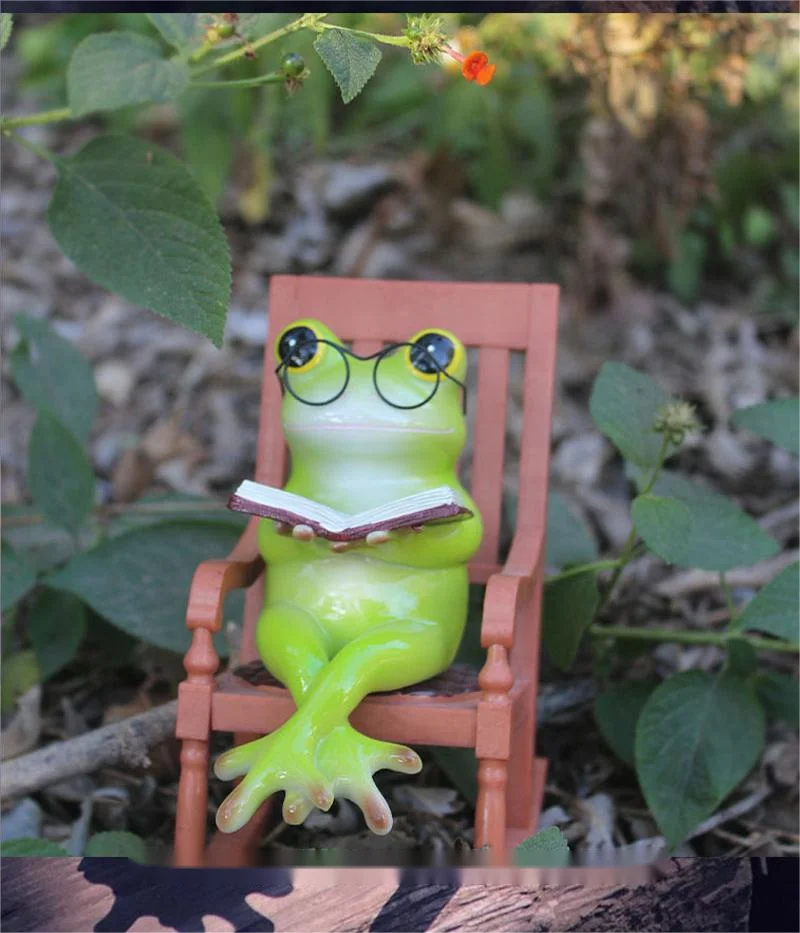 Funny cartoon frog lying in the rocking chair resin ornaments, garden balcony landscaping desktop resin decorative crafts