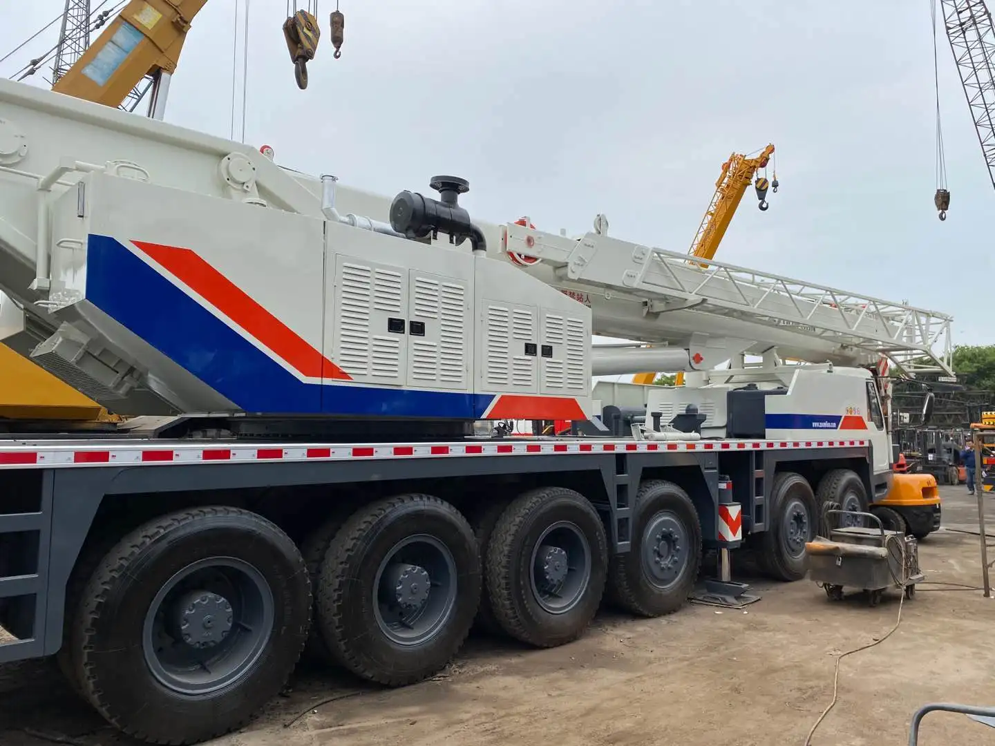 China Used Crane Machine Zoomlion QY100H 100 Ton Crane Truck 100 Ton Crane For Sale