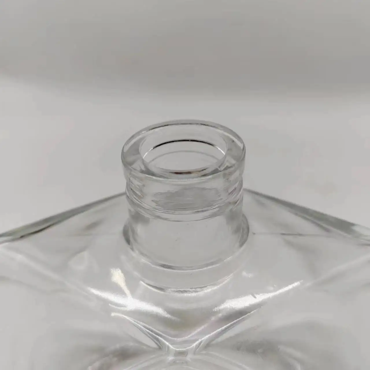 manufacture super flint  bottle high quality 500ml 700ml 750ml spirts rum gin whisky cognac XO brandy glass bottle