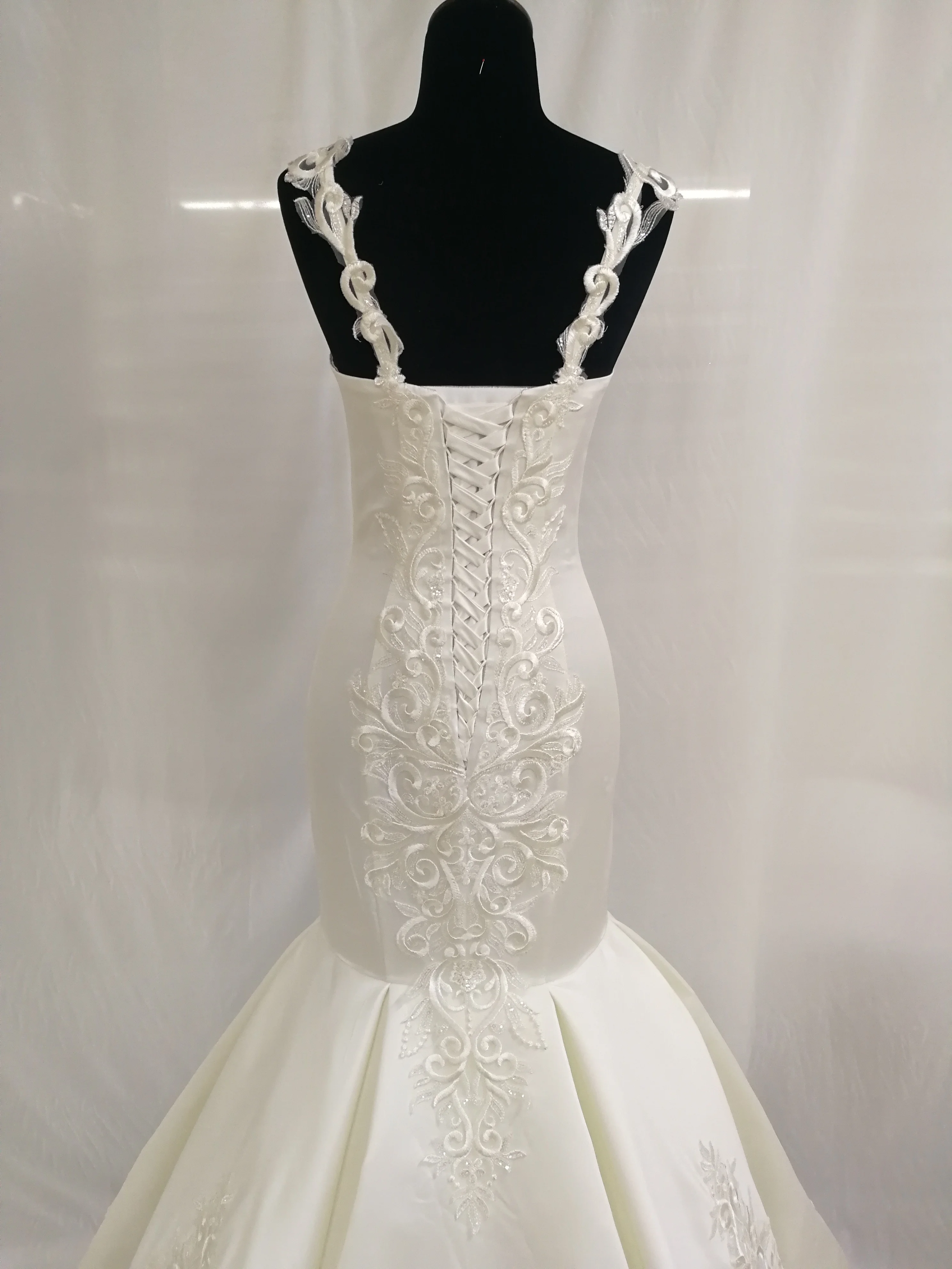 Factory wholesale sleeveless seductive maxi luxury v neck white mermaid wedding dress