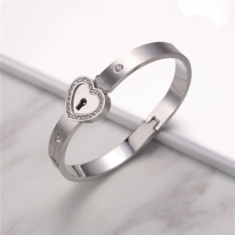 Manufacturer direct selling concentric lock bracelet key pendant necklace lover jewelry set