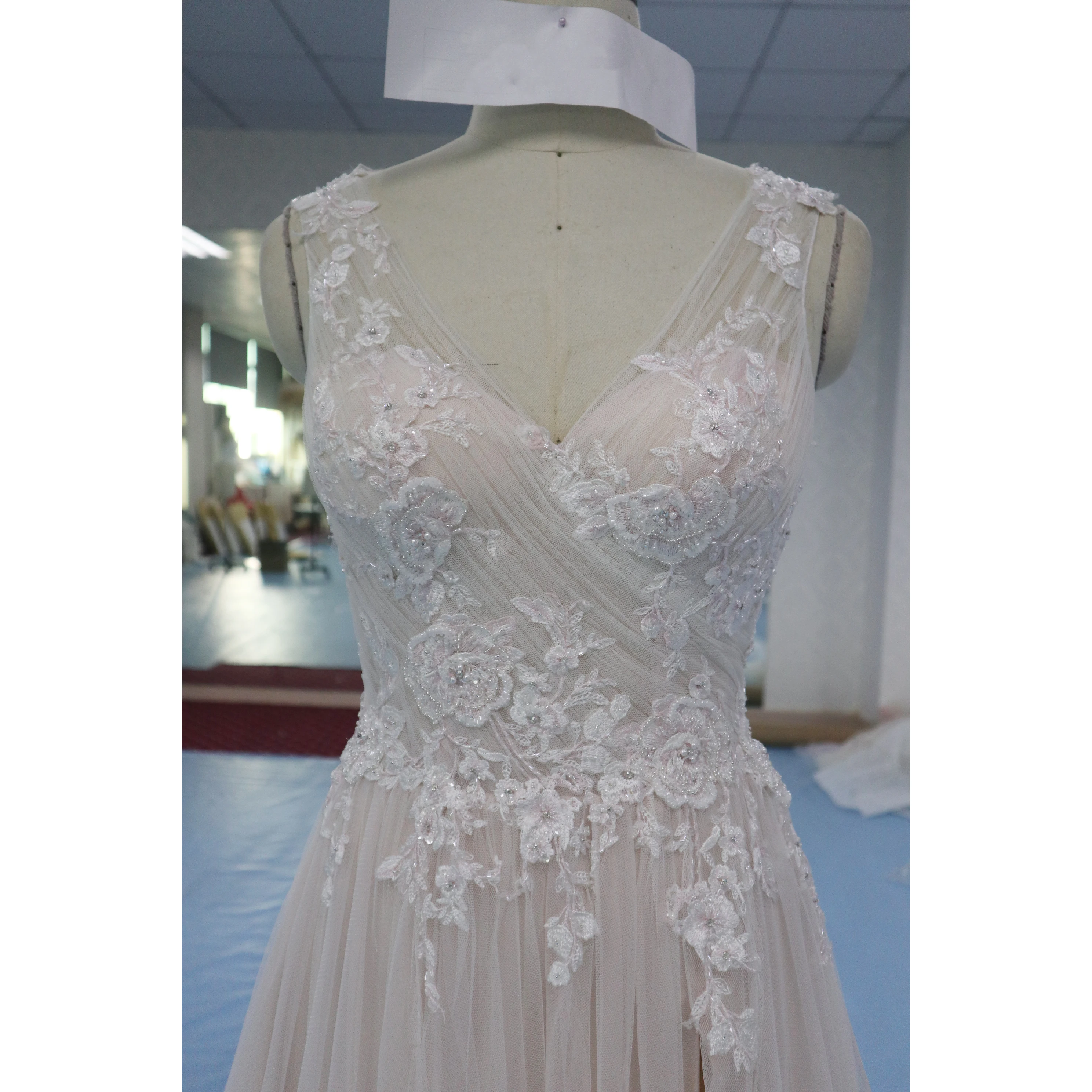 Factory direct sales wholesale Chinese fashion wedding dress cheap ladies bridal dress