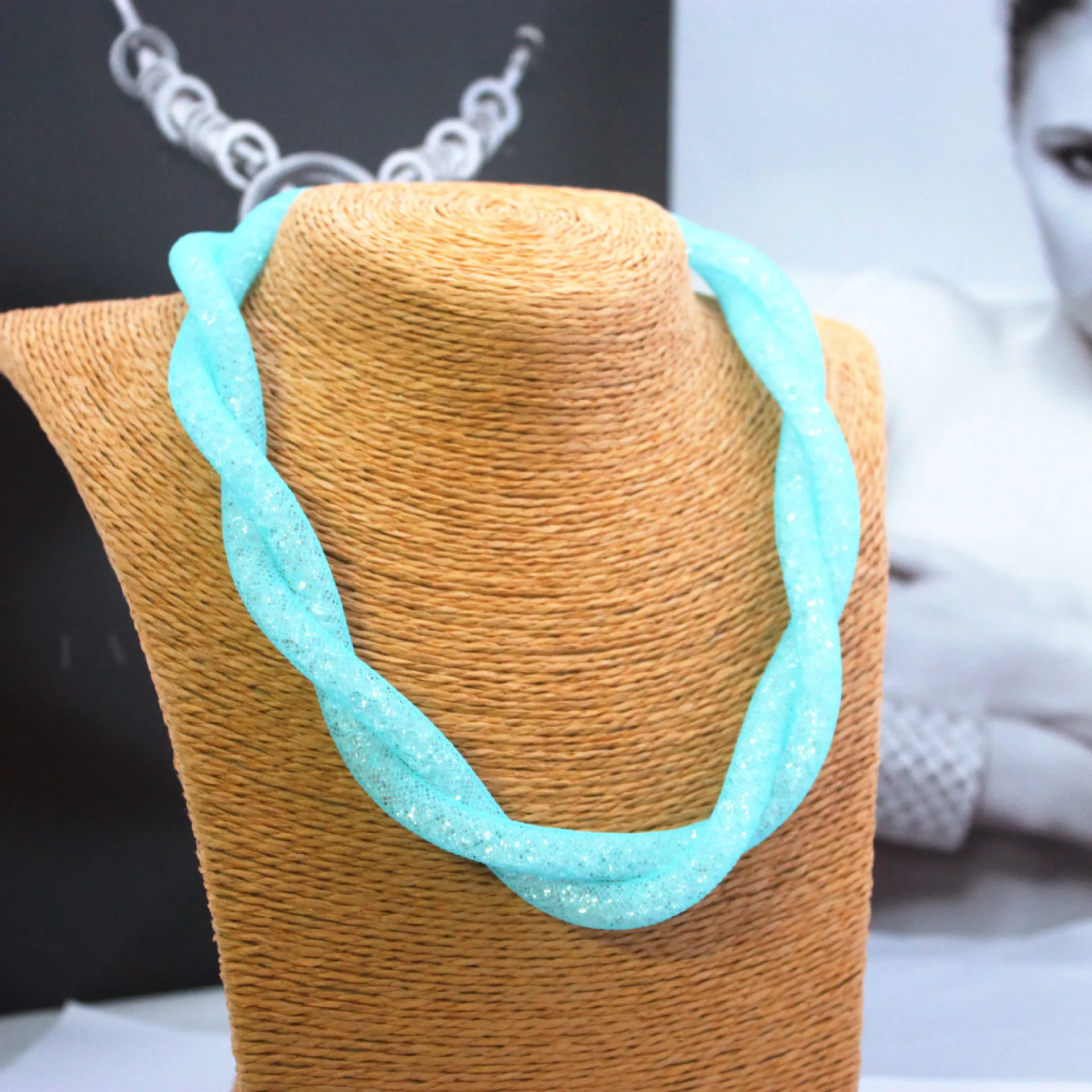 Hot Sale Bright Resin Colored Plastic Fashion Accessories Mesh Necklaces