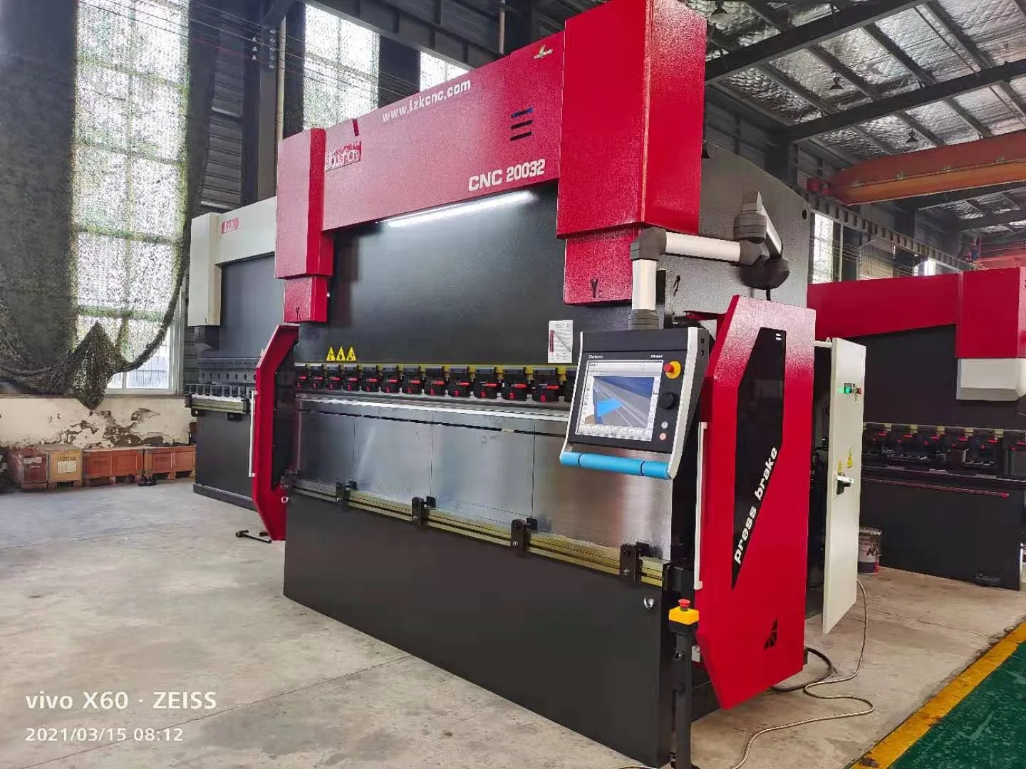 8 + 1 Ось DELEM DA66T контроллер HPB- 220Ton3200 листовой металл Cnc гибочный станок для