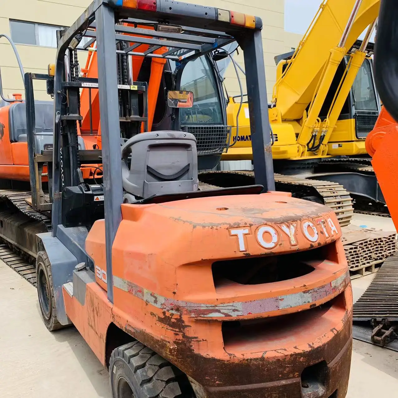 Вилочный погрузчик TOYOTA 3TON для продажи