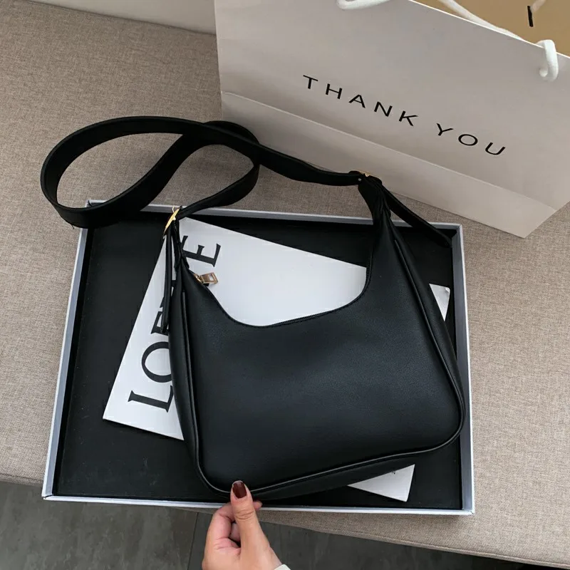 Custom Model 2020 New Girls Shoulder Bag Autumn And Winter Simple One-Shoulder Armpit Zipper Ladies Handbag