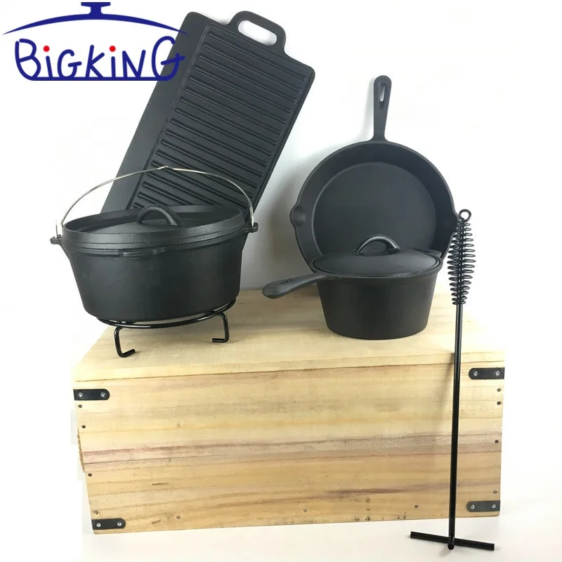 Cast Iron dutch oven in wooden box set