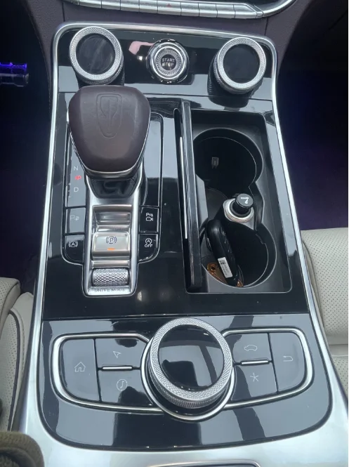 Hongqi H9 20 Zhilian Qi Chang Edition Сертифицированный Подержанный автомобиль бутик Заводские продажи
