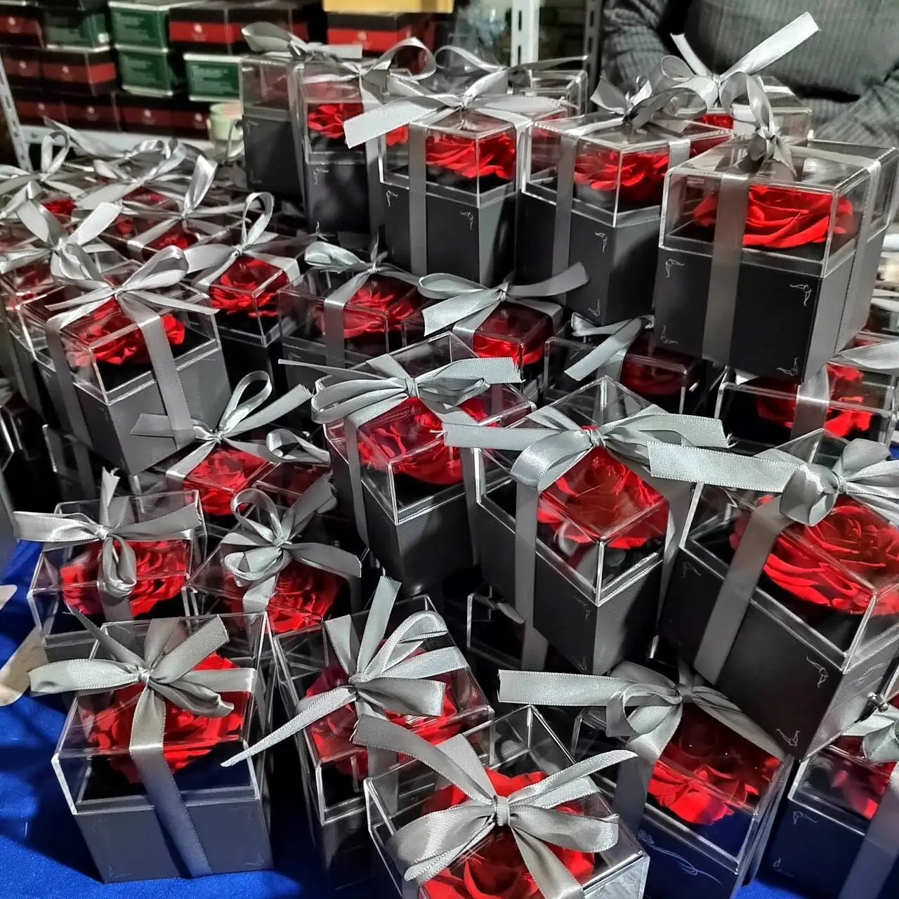 Оптовая продажа подарочные наборы для матери акриловая шкатулка ювелирных изделий бессмертная бесконечность вечная навсегда стабилизированная коробка с розами ожерельем