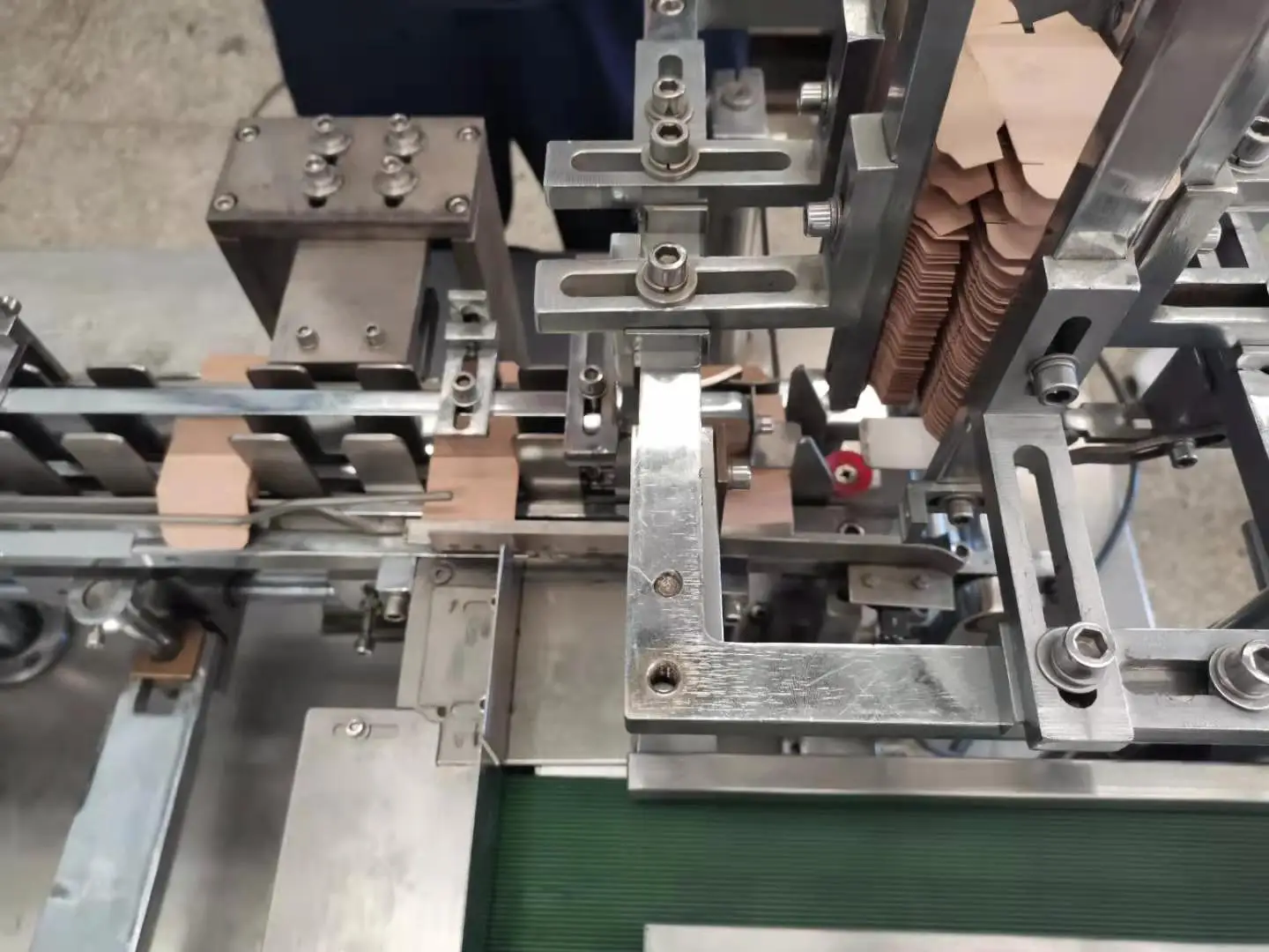 HTZH-80 hotel soap packing machine 15g 20g 30g Laundry toilet handwash soap bar box cartoning packaging machine