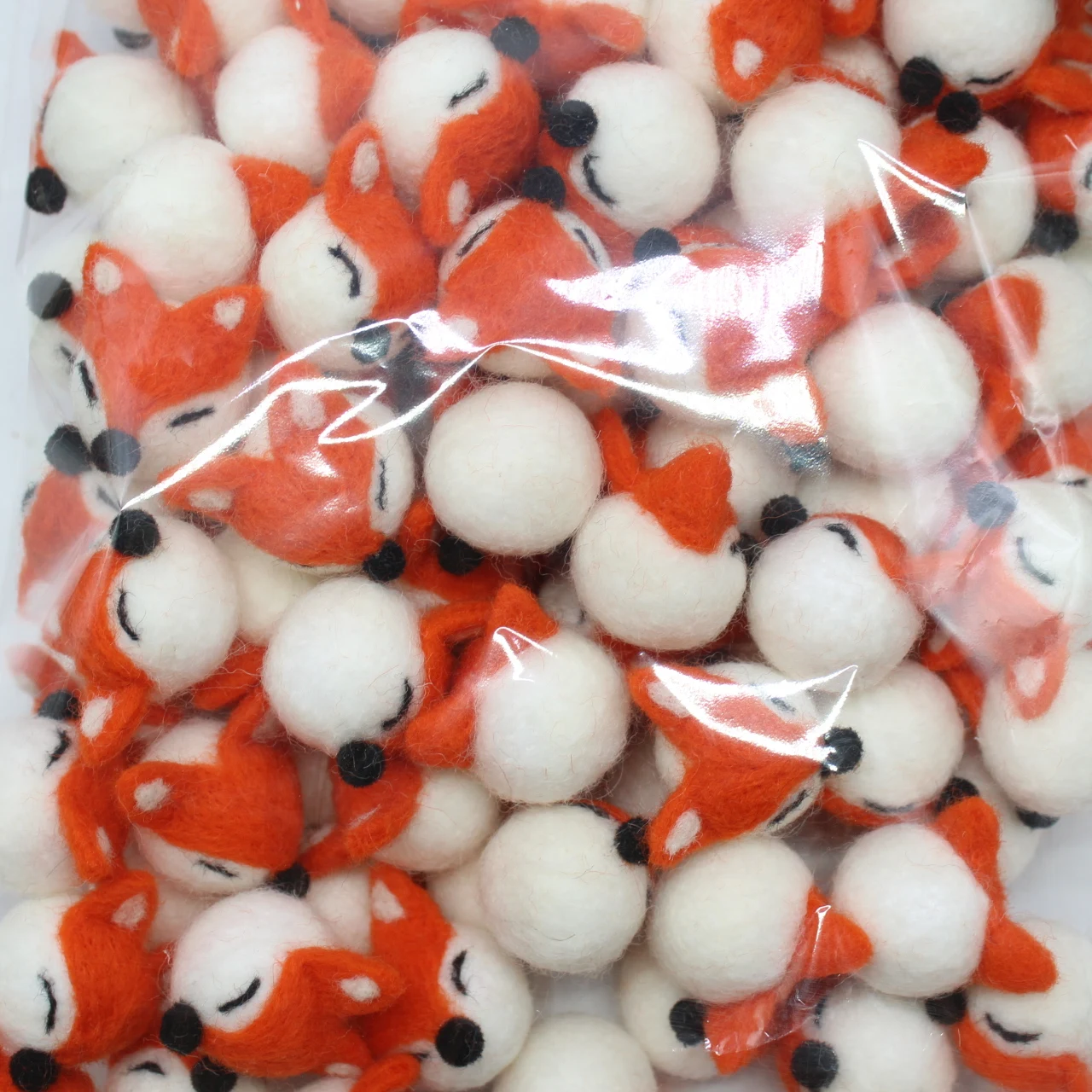 
Handmade Wool Felt Fox Pendant Brooch Pin Hair Circle Decor 