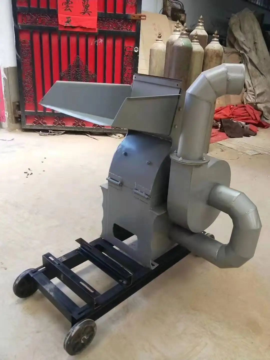 New type of double tooth disc self-priming mill grain, root, stem and leaf bark grinding machine chemical feed grinding machine