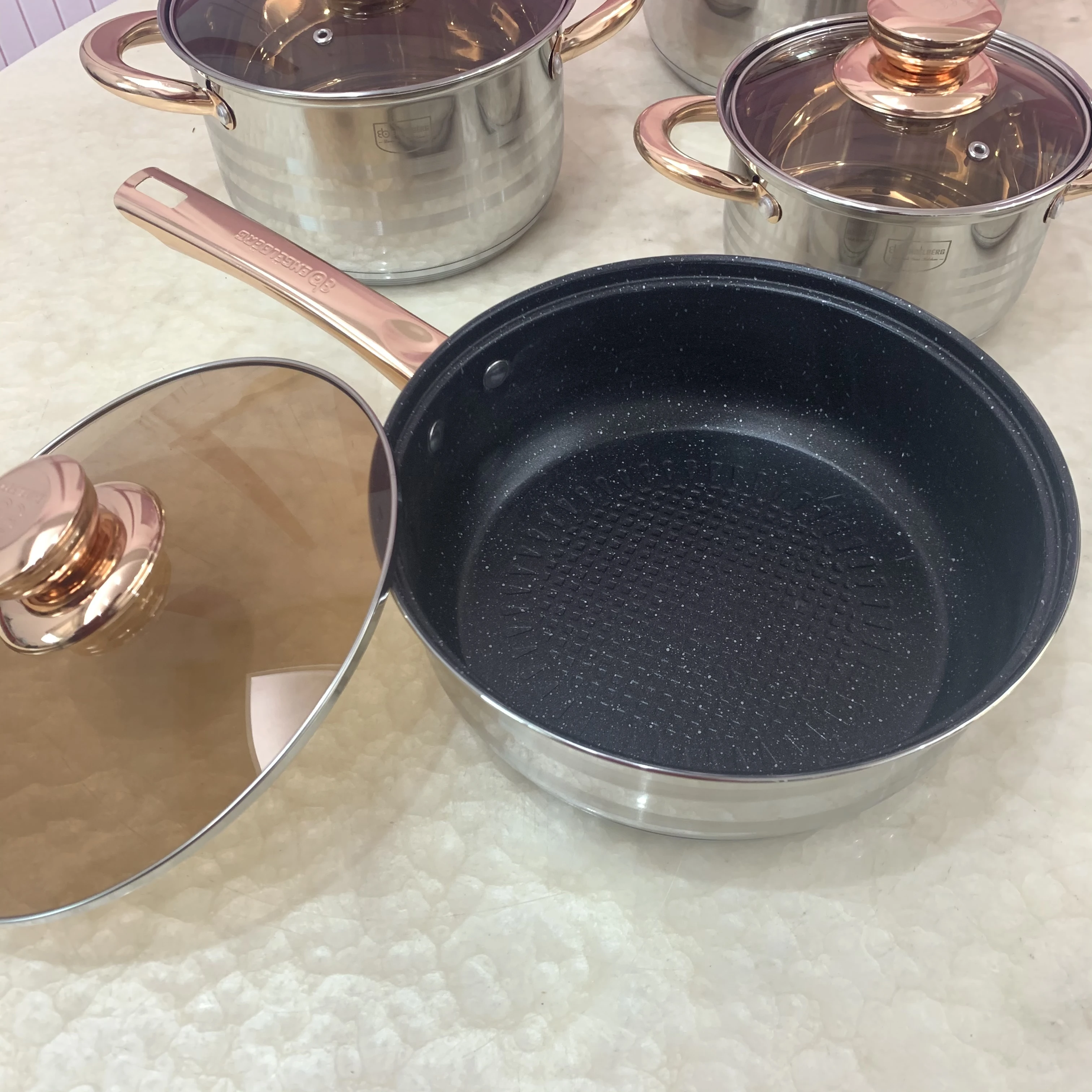 Wholesale 12pcs cookware thickened with gold handle stainless steel pot for kitchen