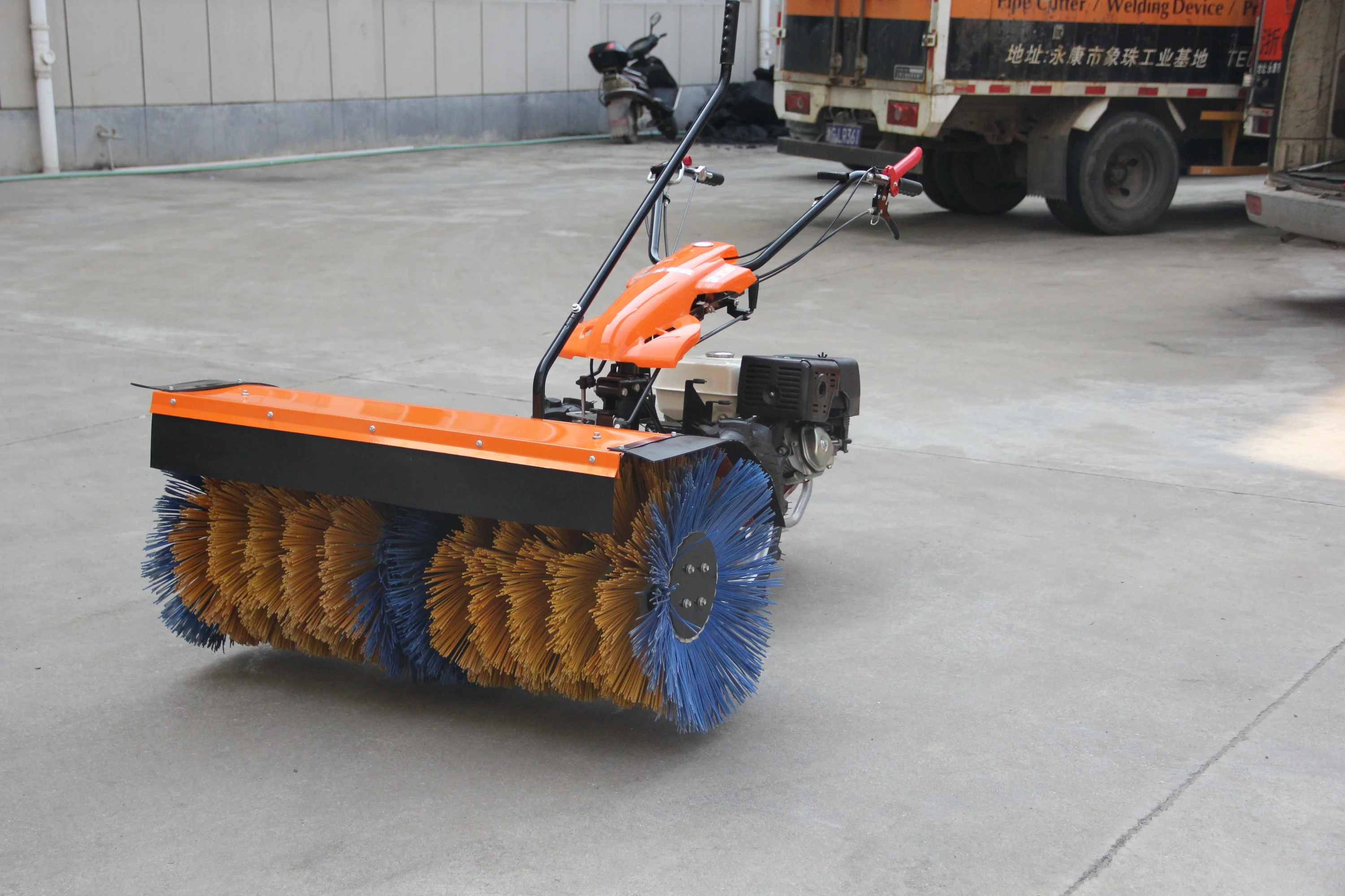 high efficiency Automatic Car Snow Blower Hydraulic Snow Blower  Gasoline Snow Sweepers