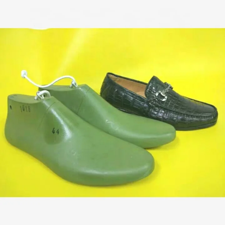 Пластиковая обувь ручной работы для вождения