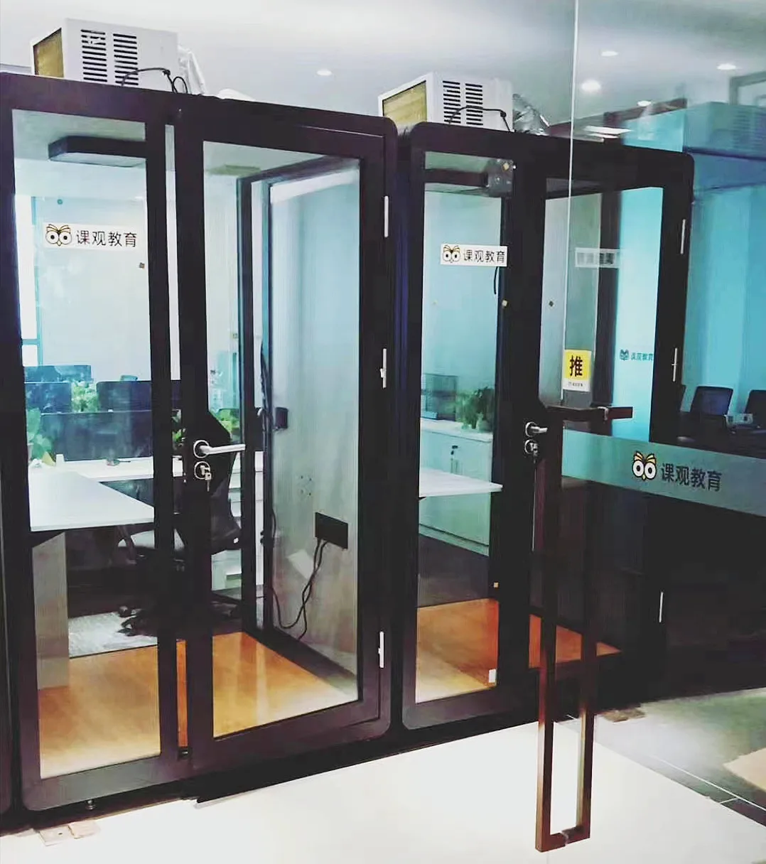 Mini Soundproof Booth Live Webcasting Room Tempered Glass Materials Movable Sound Insulation Function Pod Private Office Space