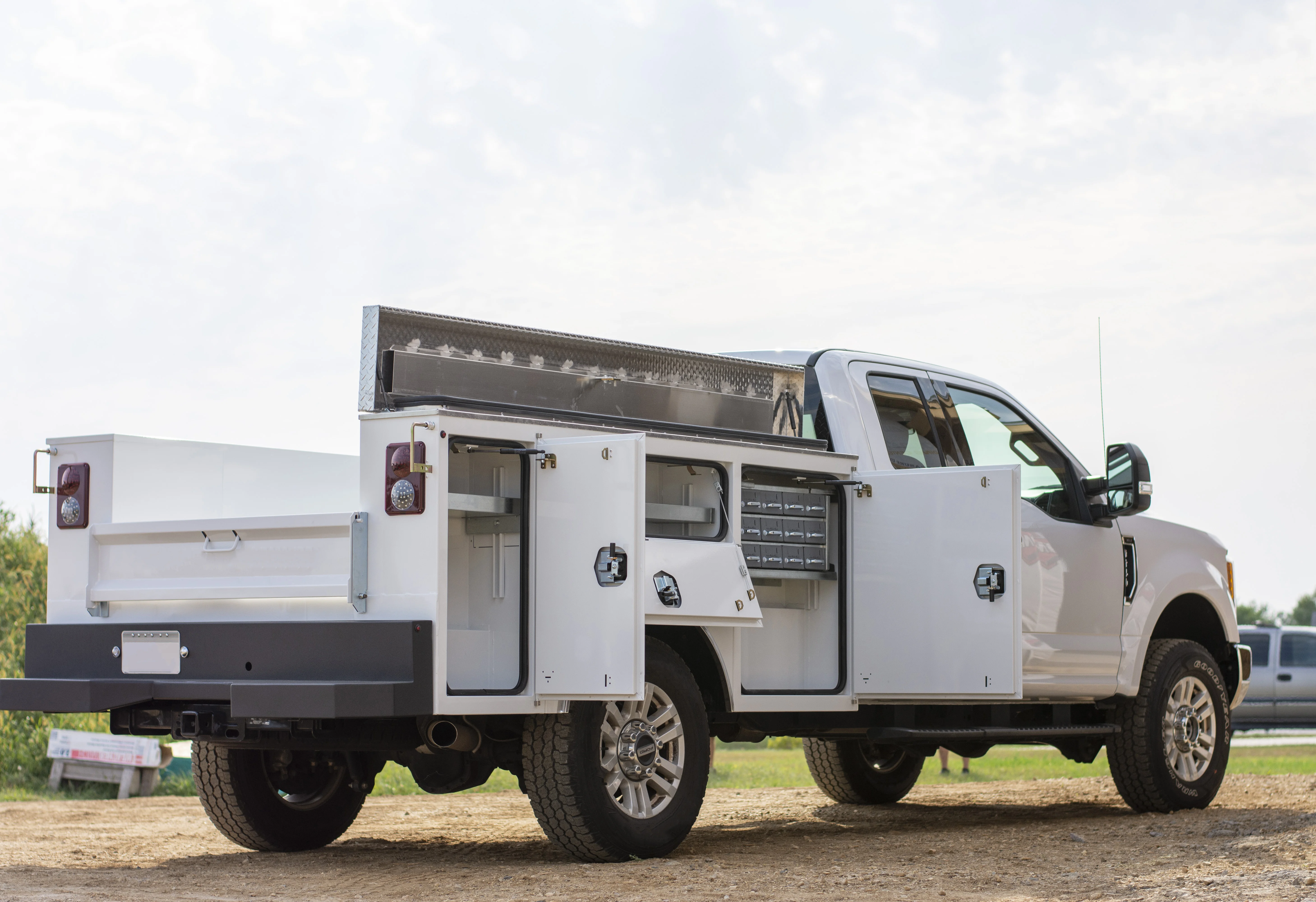 2024 Hot Sale Universal 4X4 Pickup Bed  RV camper Service Truck Body With Diecast For Manufacturing