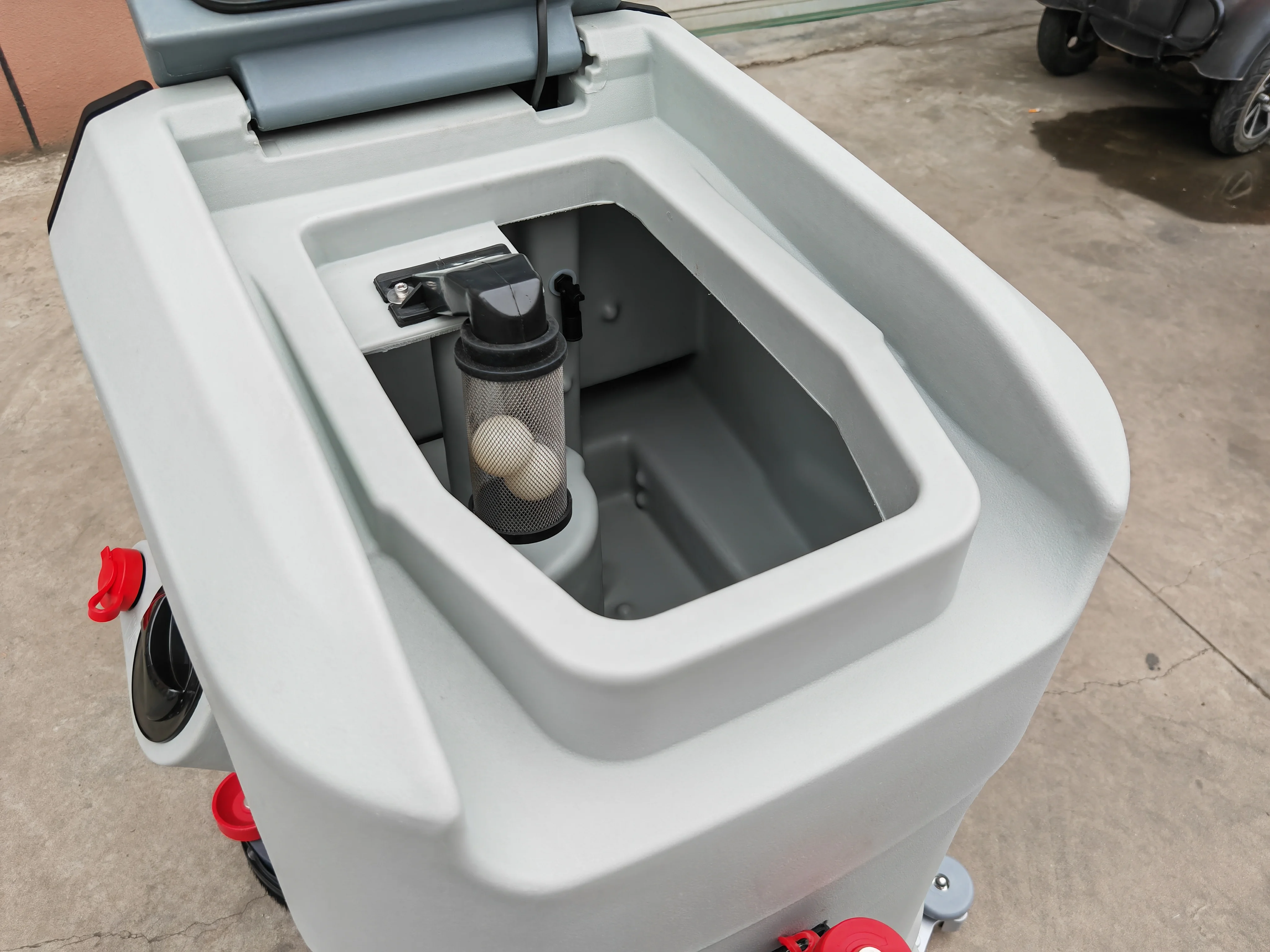 2022 Popular Floor Scrubber Ride on Type with Two Brushes, Battery Auto Tile Floor Cleaner Machine