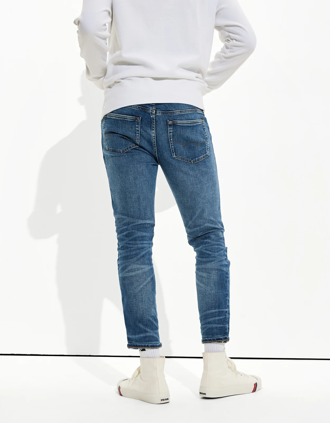 Wholesales Jeans Men Casual Mid Waist Men Denim Jeans Straight Leg Ripped Effect Jeans For Men