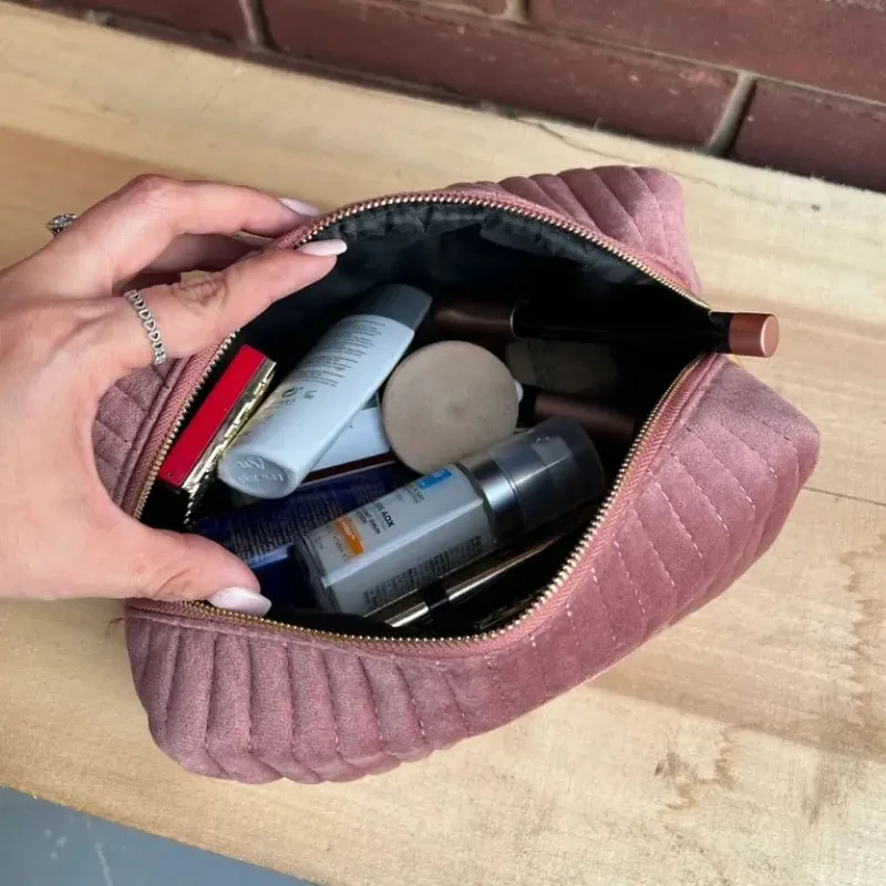 2024 spring Cosmetic Bag Organizer Beauty Case Velvet Quilting Make Up Bag Personalized Wedding Gift Travel Toiletry Bag