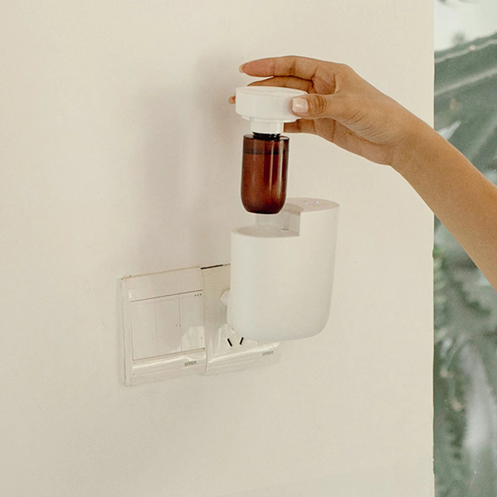 SCENTA Smart Wall Plug In Essential Oil Fragrance Diffuser for Home,Custom Logo Refillable Living Room Automatic Scent Diffuser