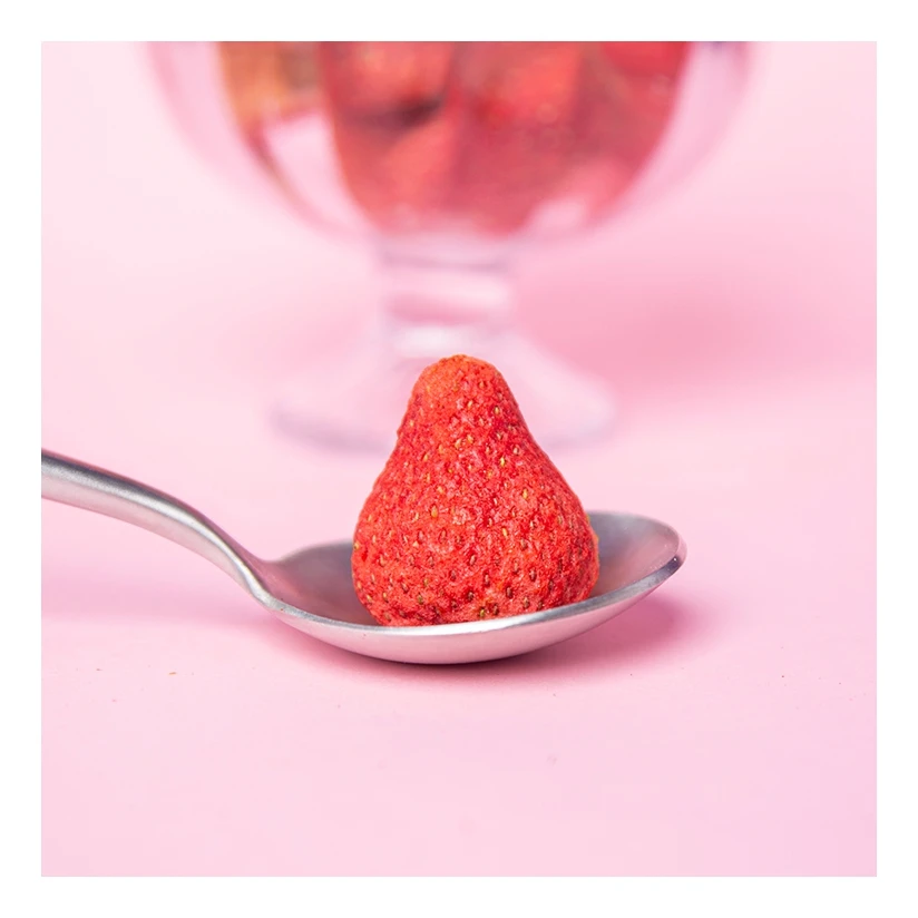 New Freeze Dried Fruit Snack 100% Natural  Freeze Dried Fruit Freeze Dried Strawberry Whole 25-35mm