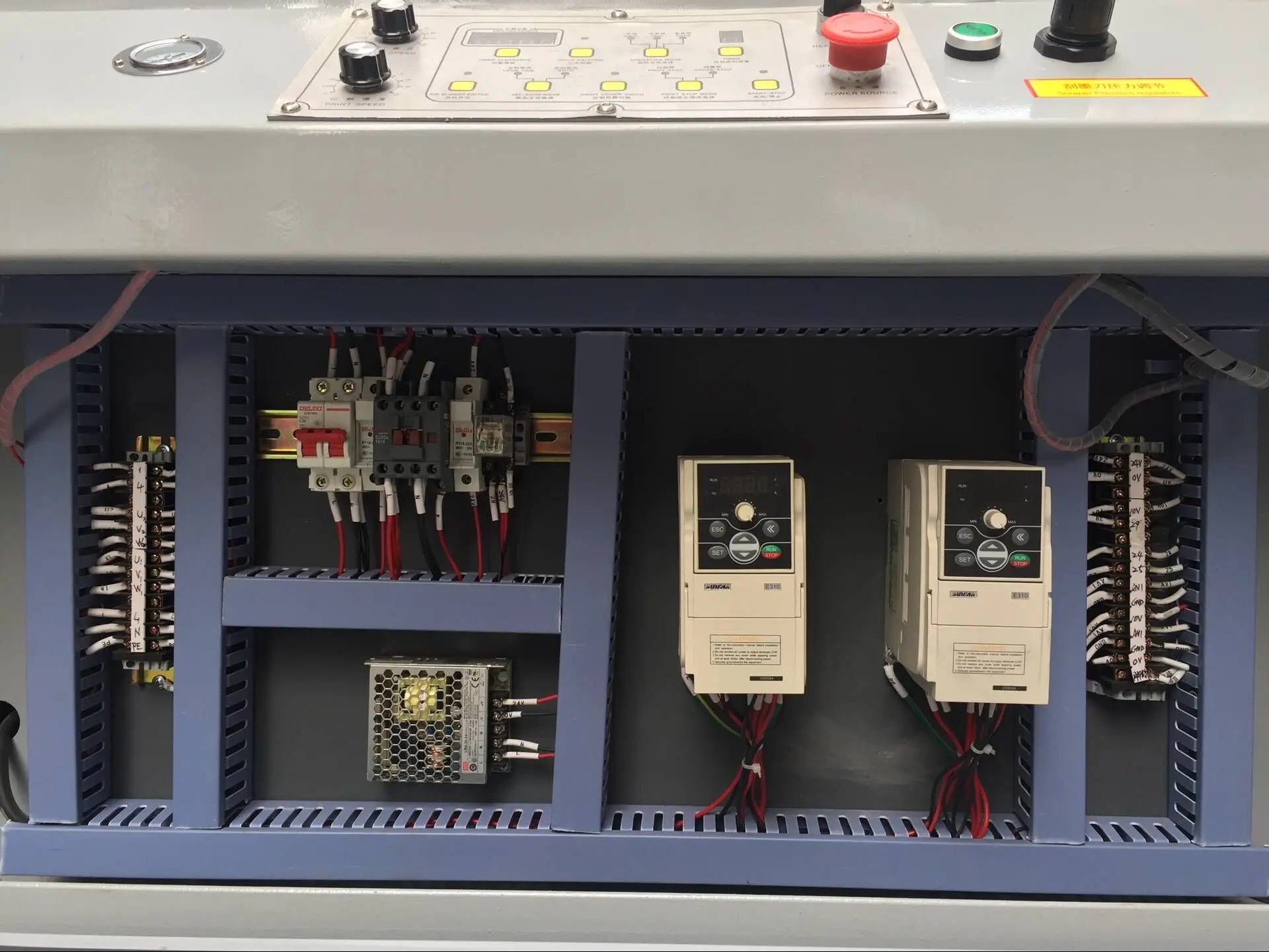 Наклейка табличка трафаретная печатная машина производитель