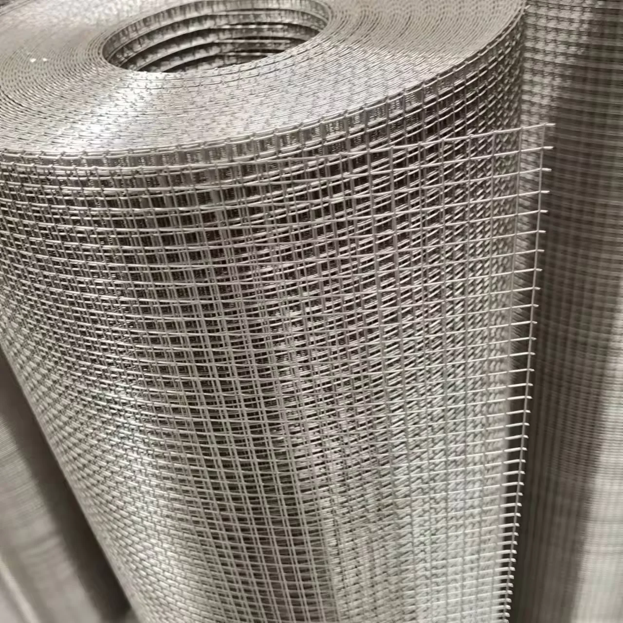60/80/100 Mesh Stainless Steel Welded Wire Mesh Galvanize  Galvanized Welded Iron Wire Mesh For Safty Decoration or Cage