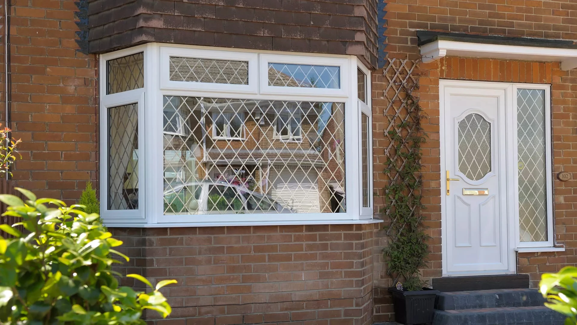 Двухсторонний вертикальный раздвижной створка из вертикального окна ALPES Upvc с современной звукоизоляционной пластиковой рамой для отелей