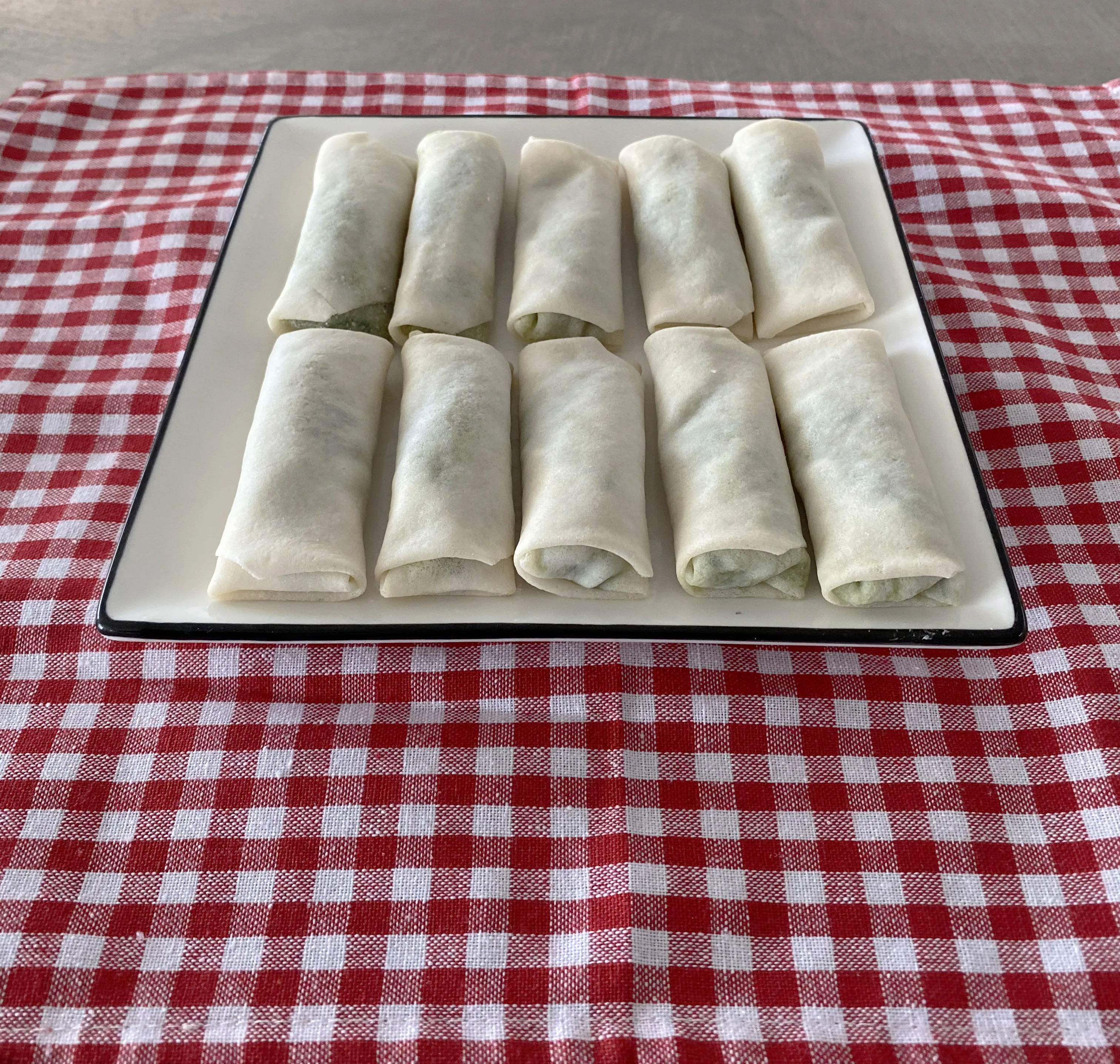 IQF Hot Chinese snacks a variety of sizes crispy fried vegetarian spring rolls