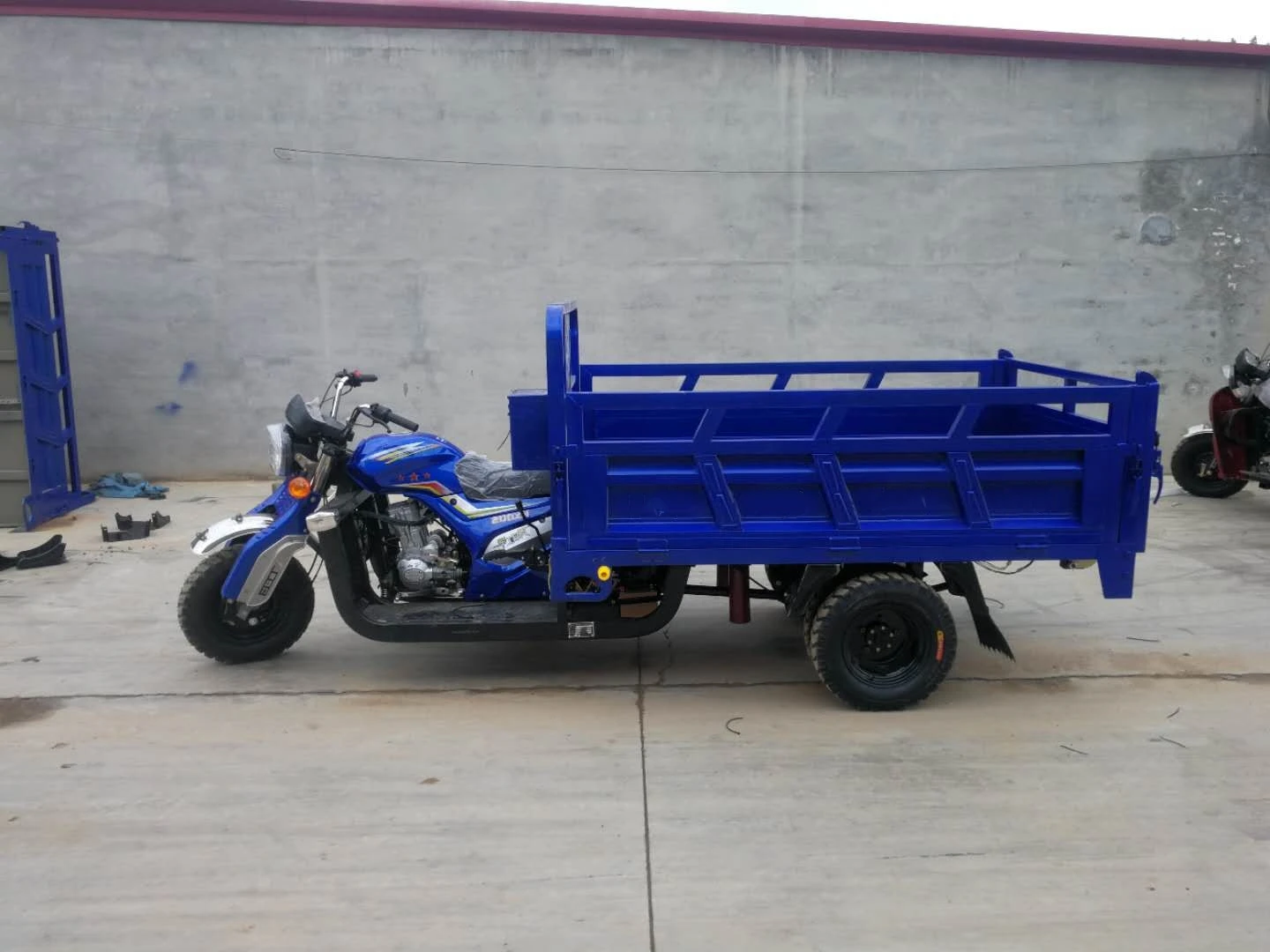 Cheap Petrol Three Wheel Cargo Tricycle Motorcycle 5 Wheel Trike Petrol Motorcycle