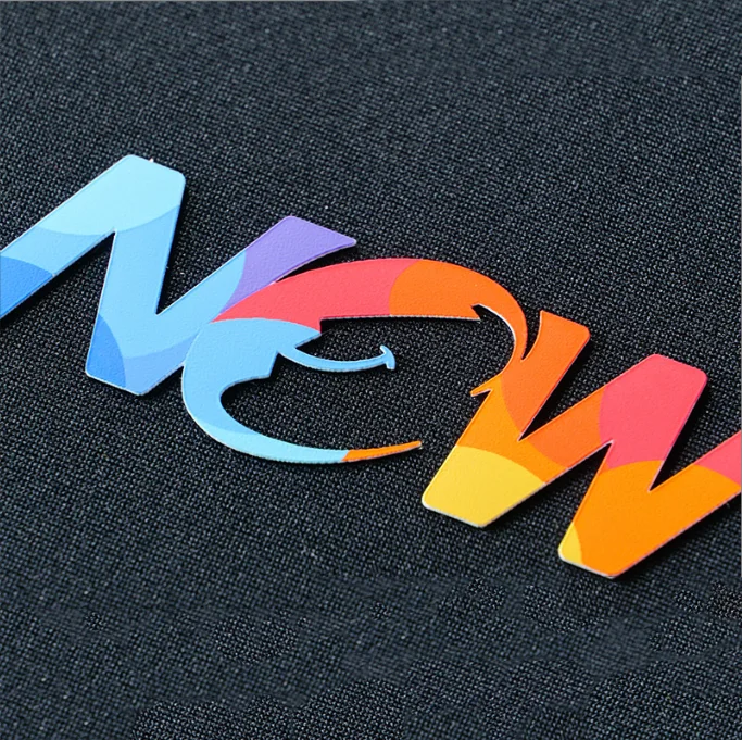 Пользовательская печать 3d тиснение логотип утюгом дизайн одежды одежда футболка шляпа утюгом на резиновой Бейке силиконовая Термотрансферная нашивка